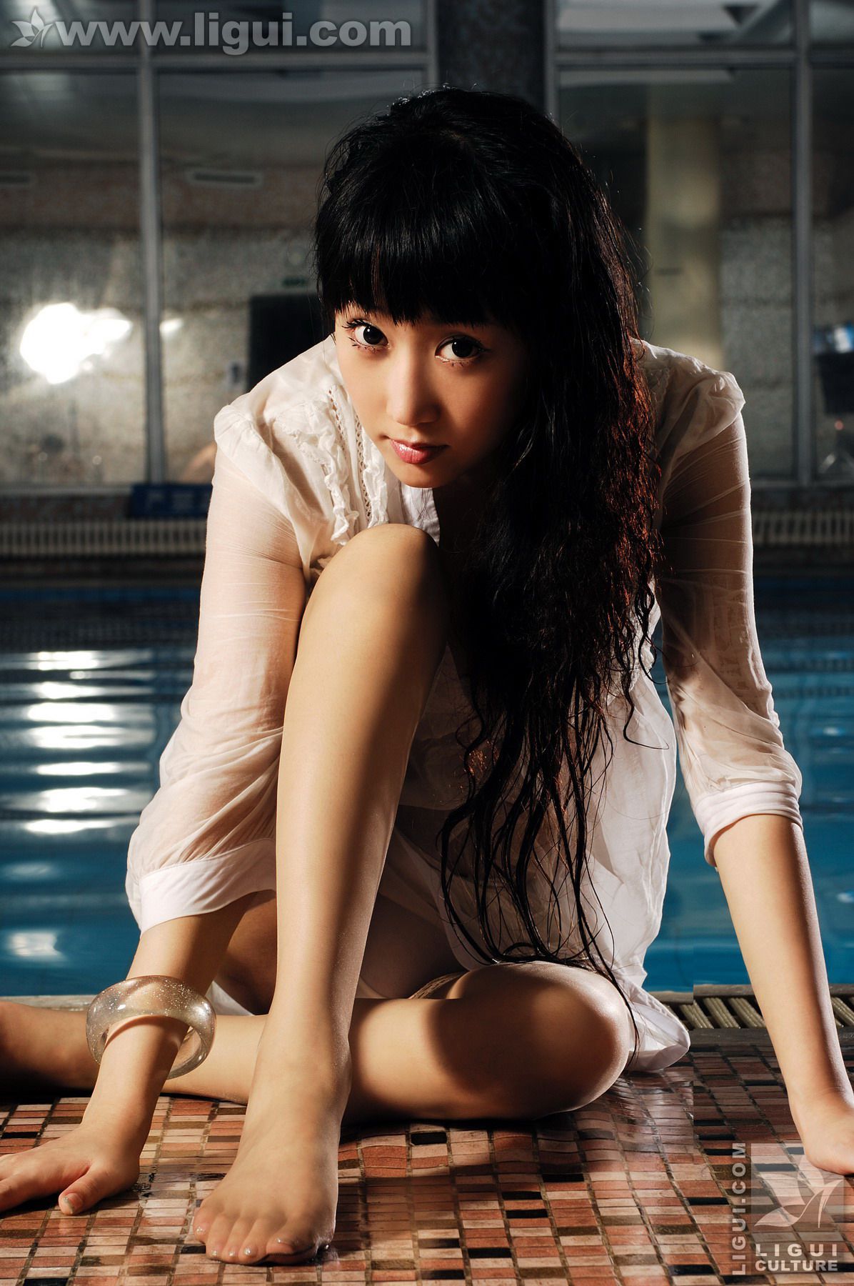 Model 程海伦《美轮美奂风姿乍现》  美腿玉足写真图片-图20