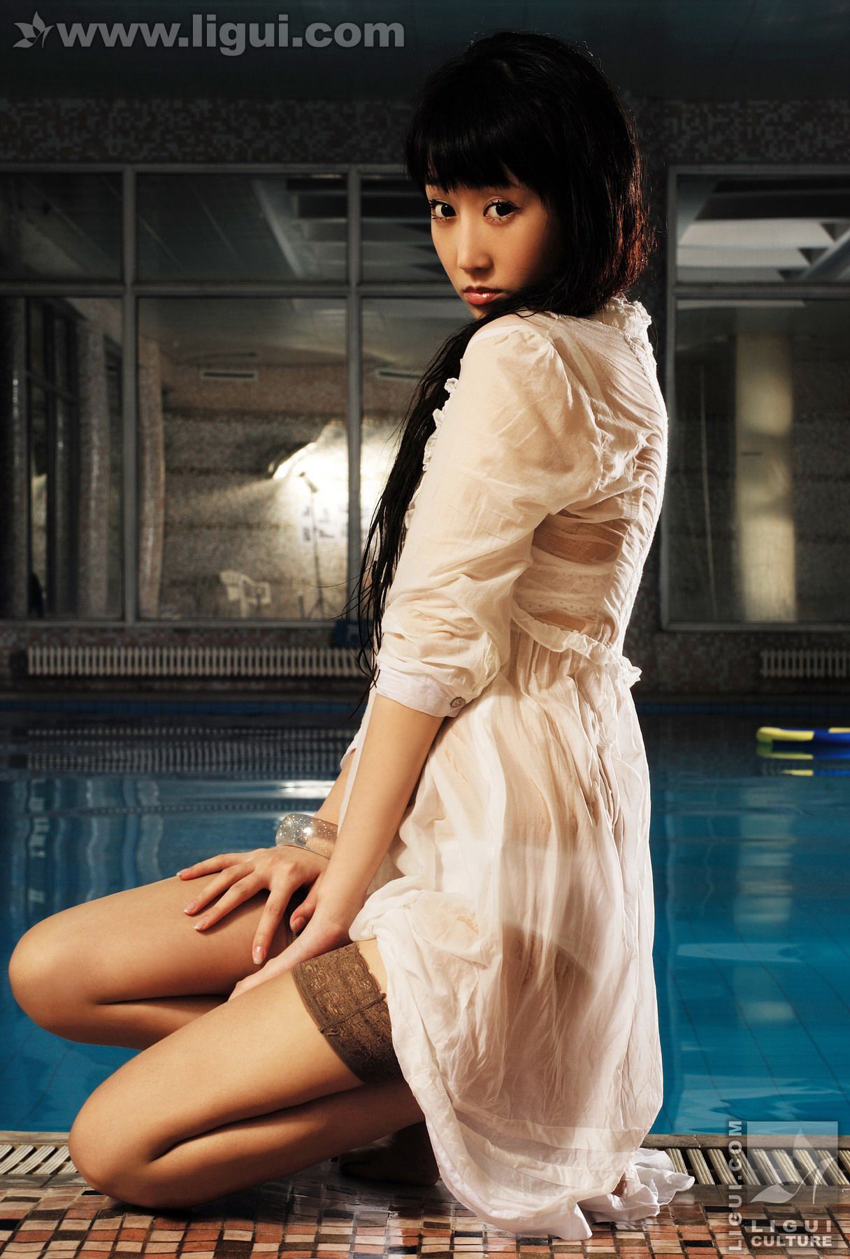 Model 程海伦《美轮美奂风姿乍现》  美腿玉足写真图片-图30