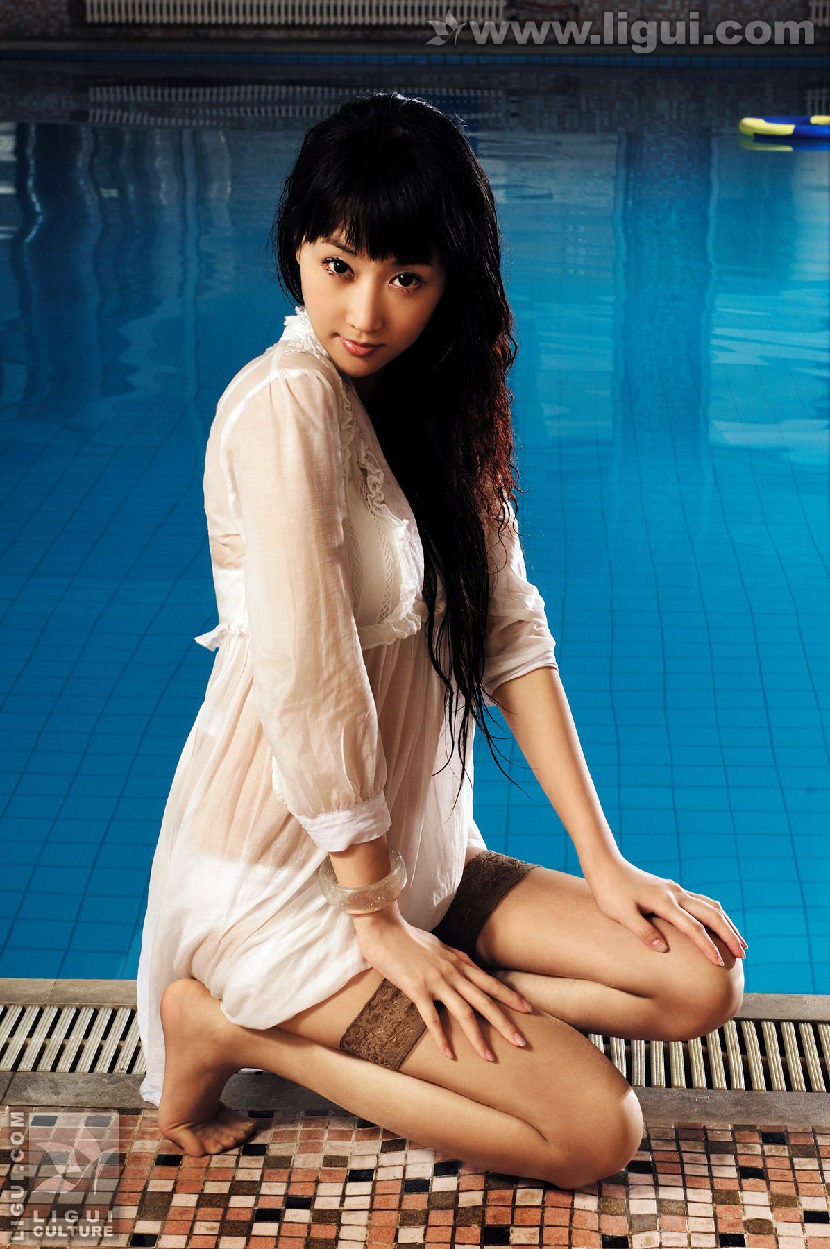 Model 程海伦《美轮美奂风姿乍现》  美腿玉足写真图片-图33