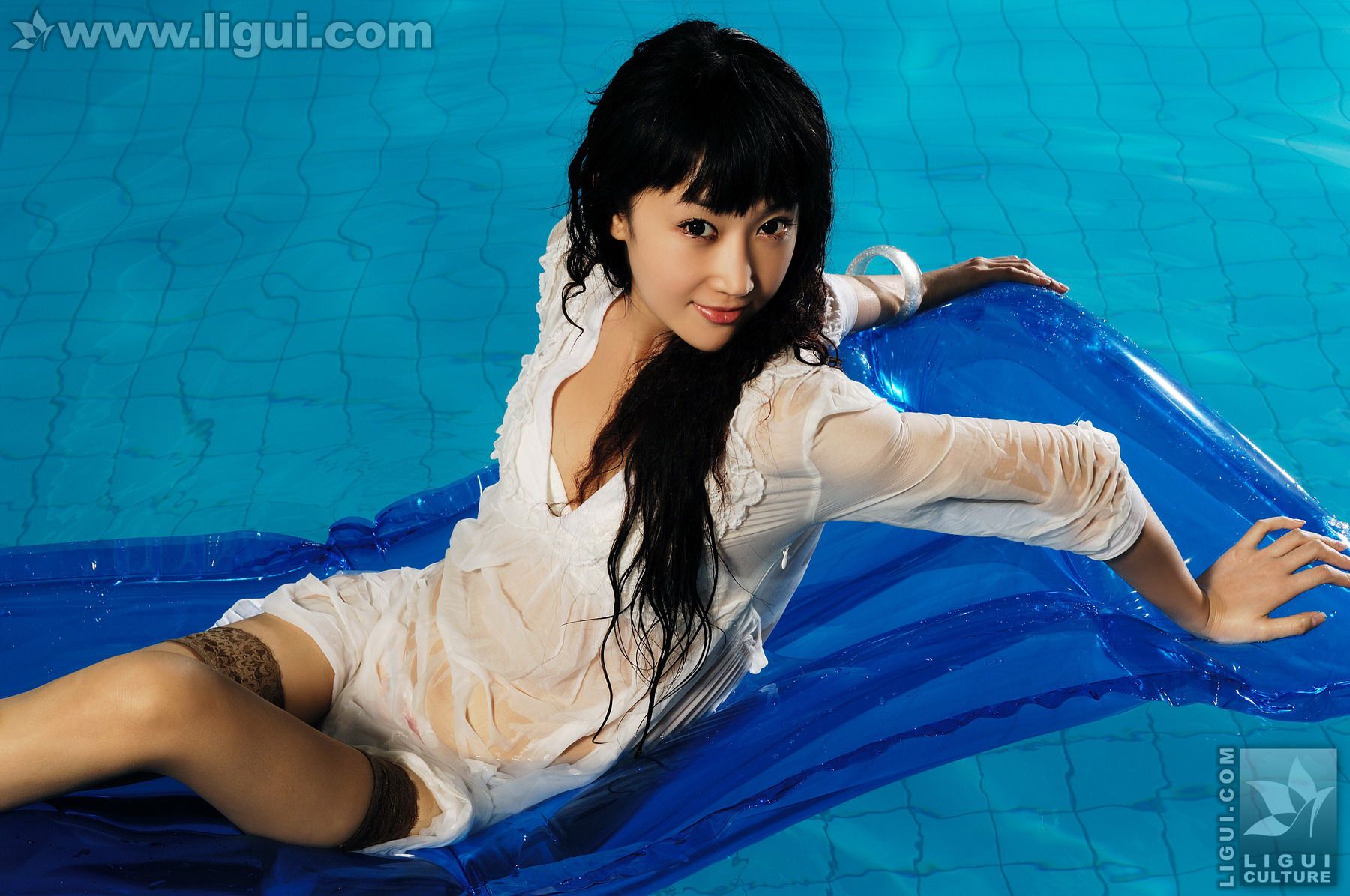 Model 程海伦《美轮美奂风姿乍现》  美腿玉足写真图片-图71