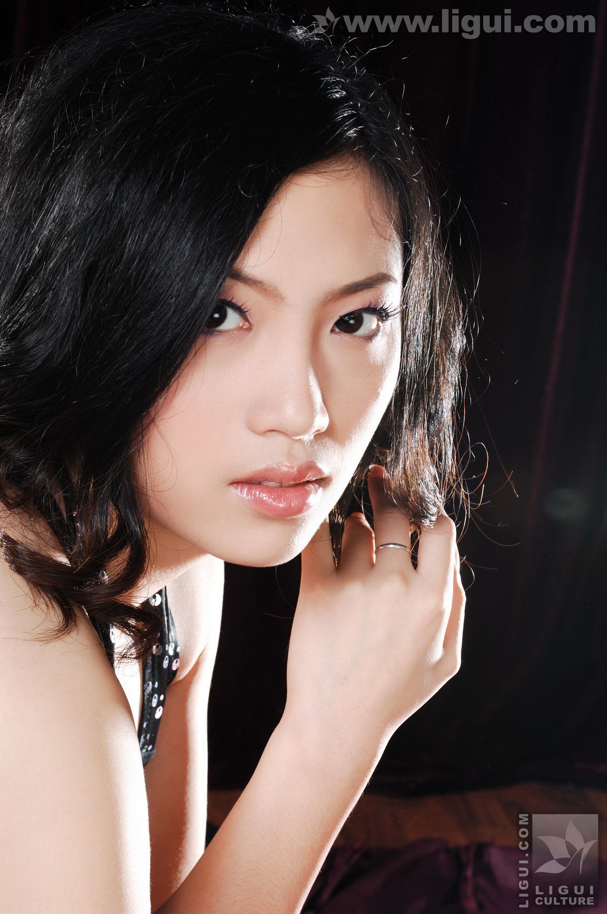 Model 左左《尊贵身份的完美诱惑美足》  美腿玉足写真图片-图0