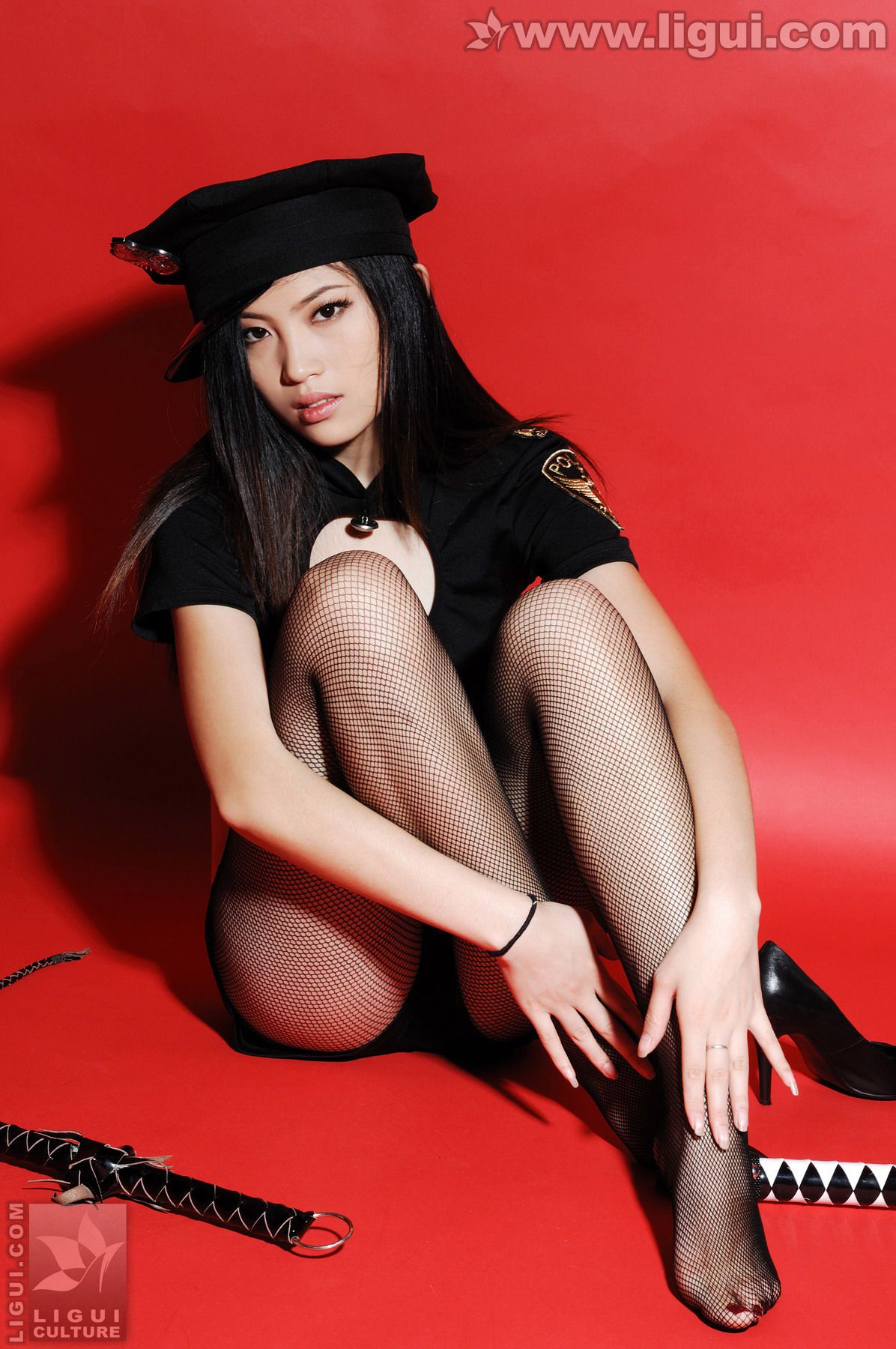 Model 左左《红色背景的性感女郎风情》  美腿玉足写真图片-图19