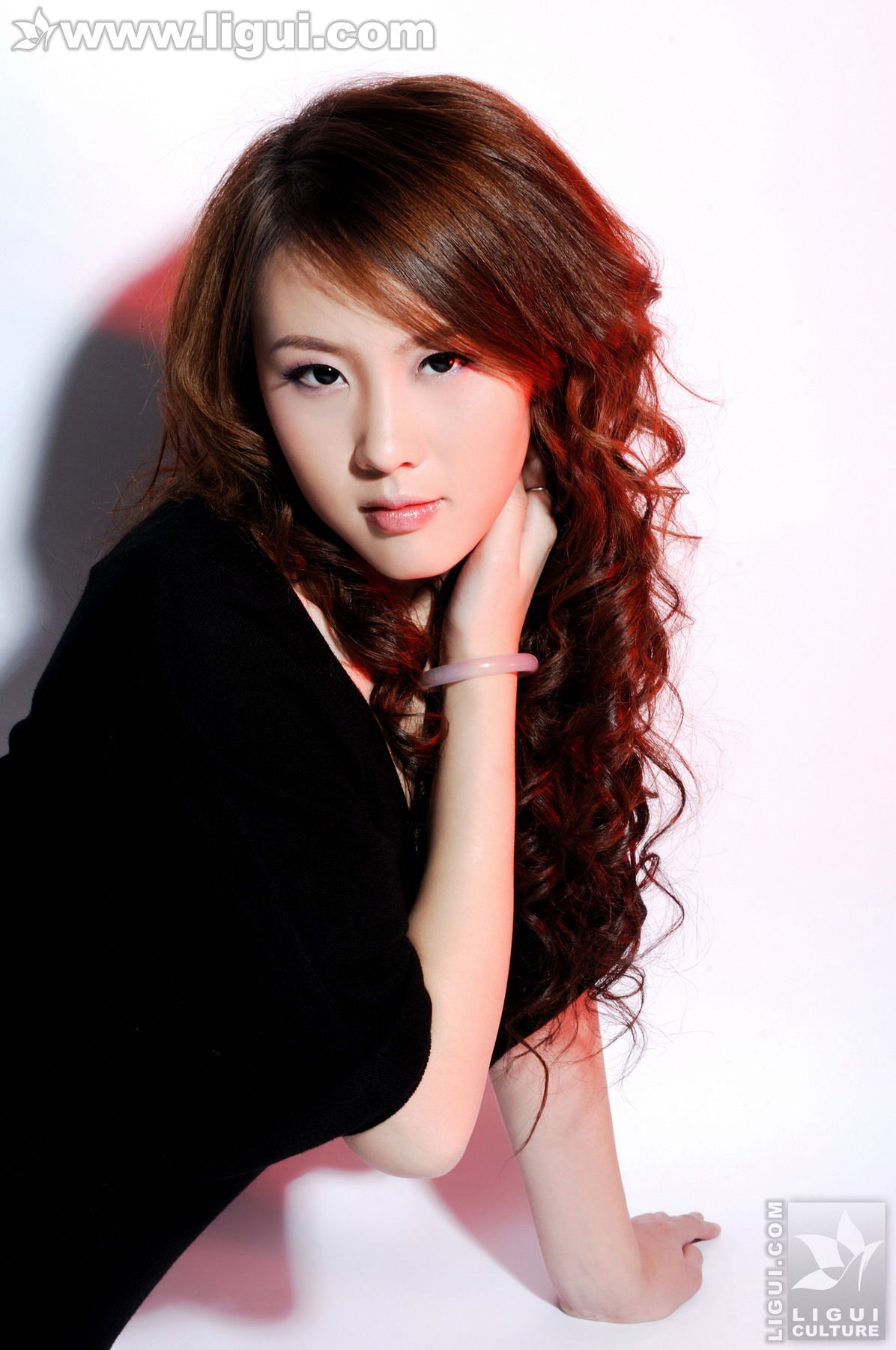 Model 菲菲《高贵气质的高跟女郎》  美腿玉足写真图片-图5
