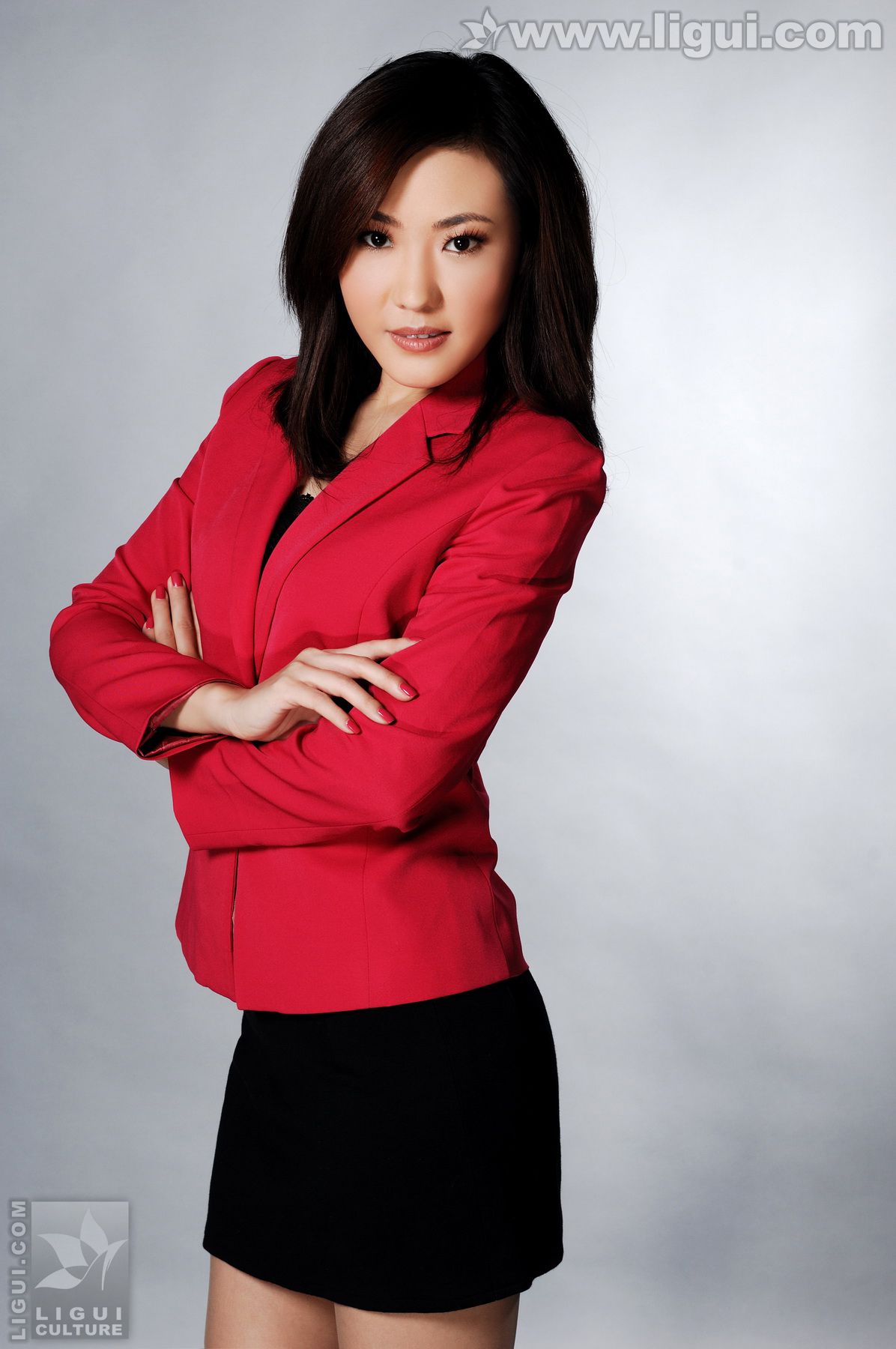 Model CoCo《职业装下的高跟魅力风姿》  美腿玉足写真图片-图4