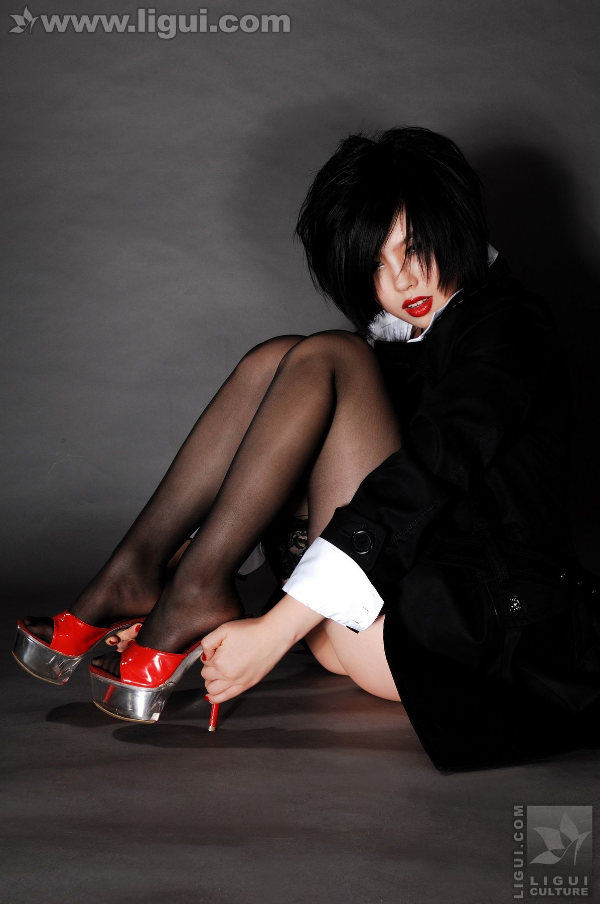 Model 慕子《奢华的气质，唯美的视觉》  美腿玉足写真图片-图4