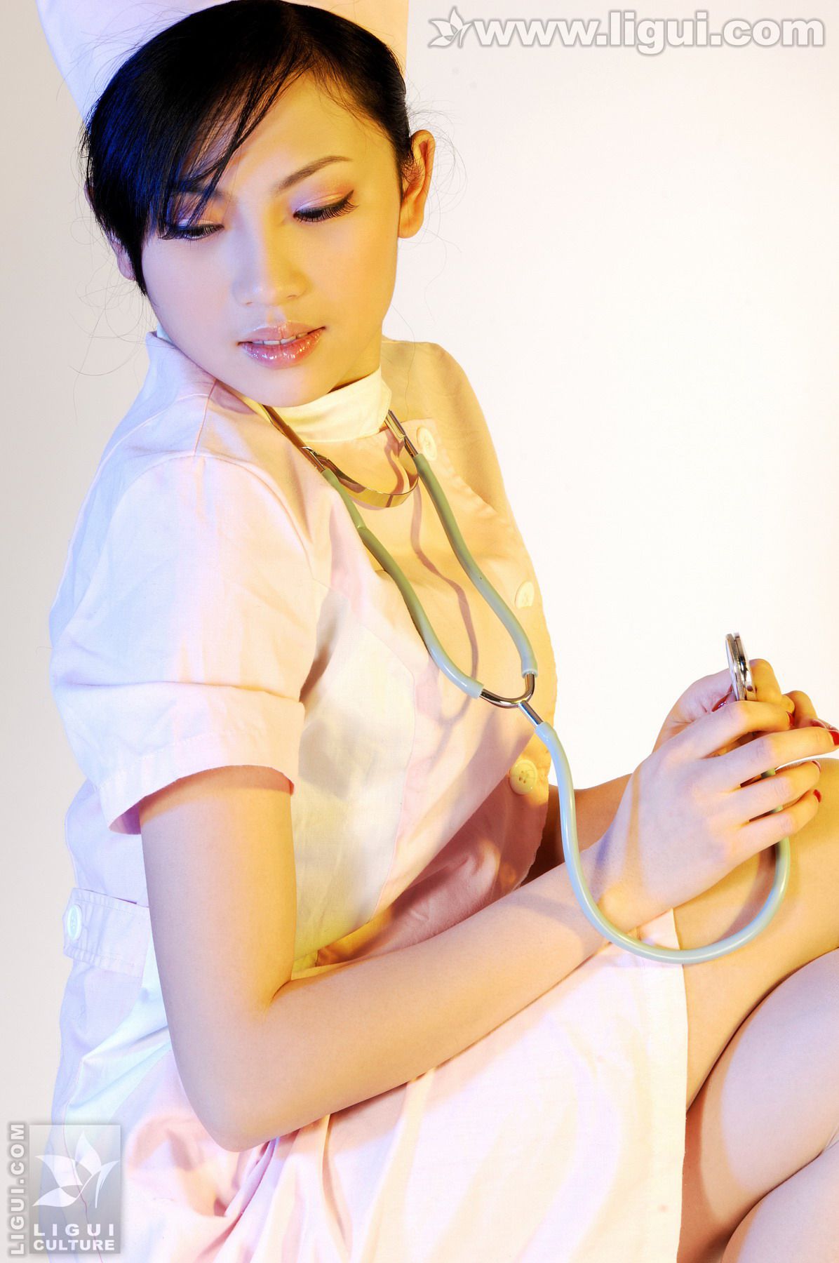 Model 左左《完美的护士情节》  美腿玉足写真图片-图11
