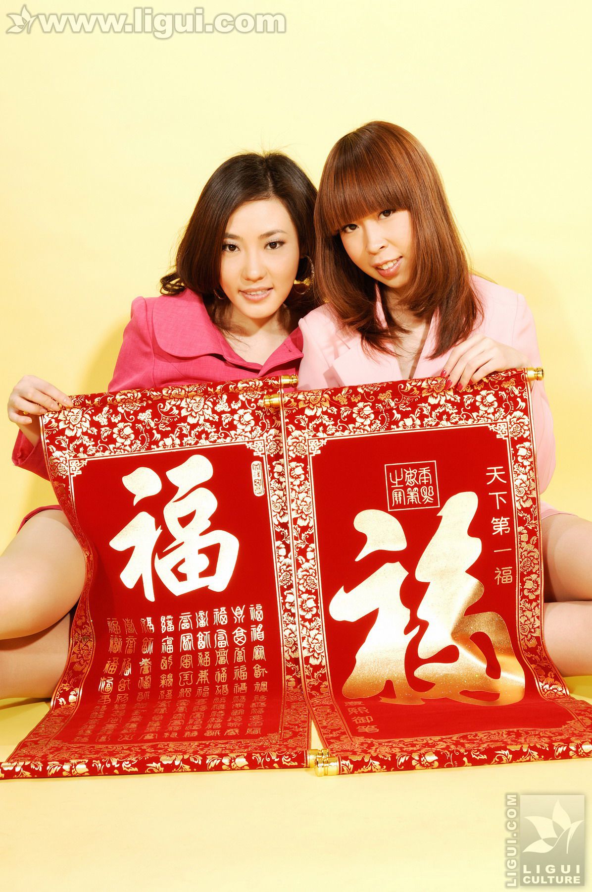 Model VicKy、CoCo《新年丝足特辑》  美腿玉足写真图片-图25