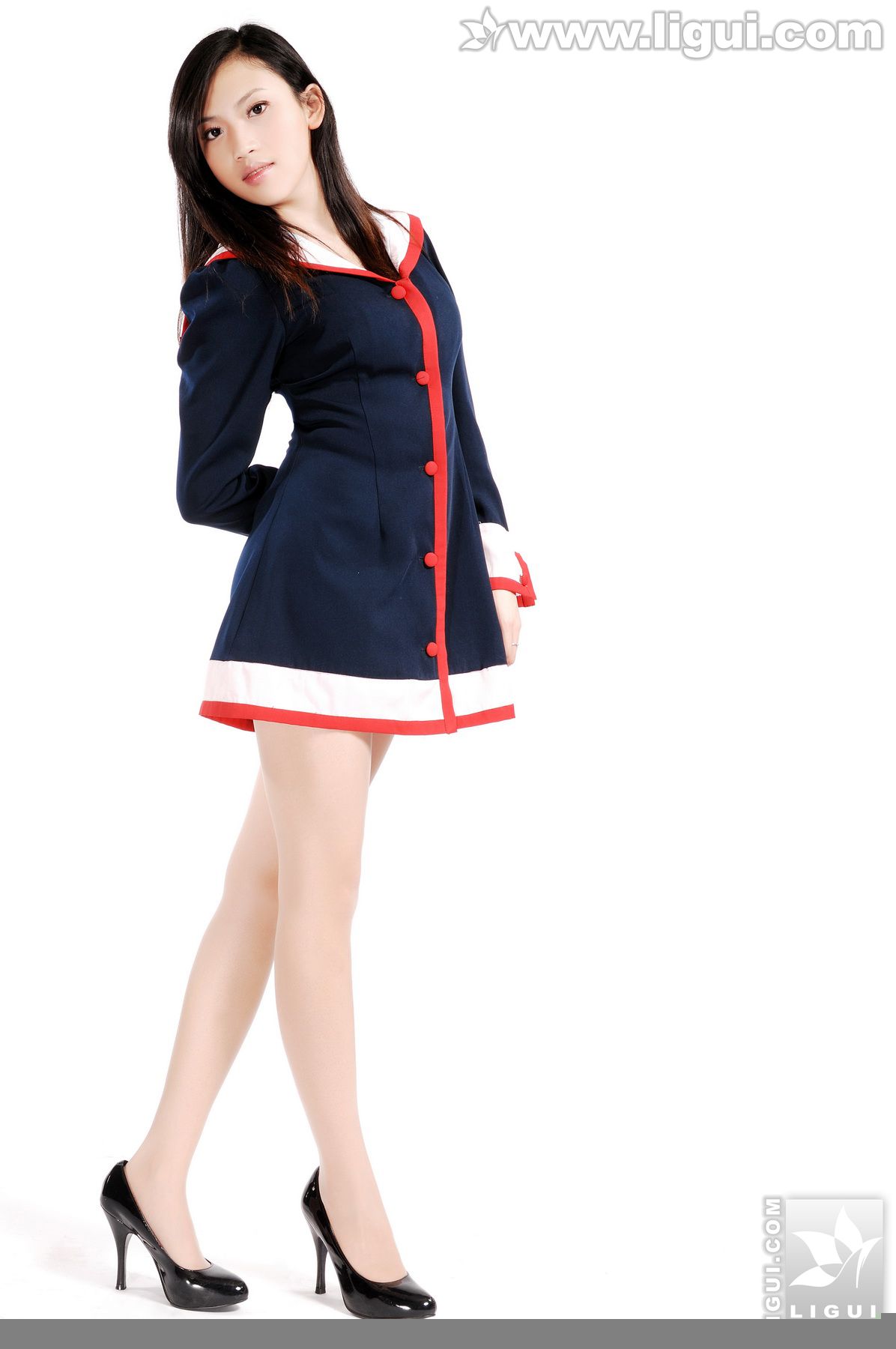 Model 左左《纯情极致的高跟风情》  美腿玉足写真图片-图0