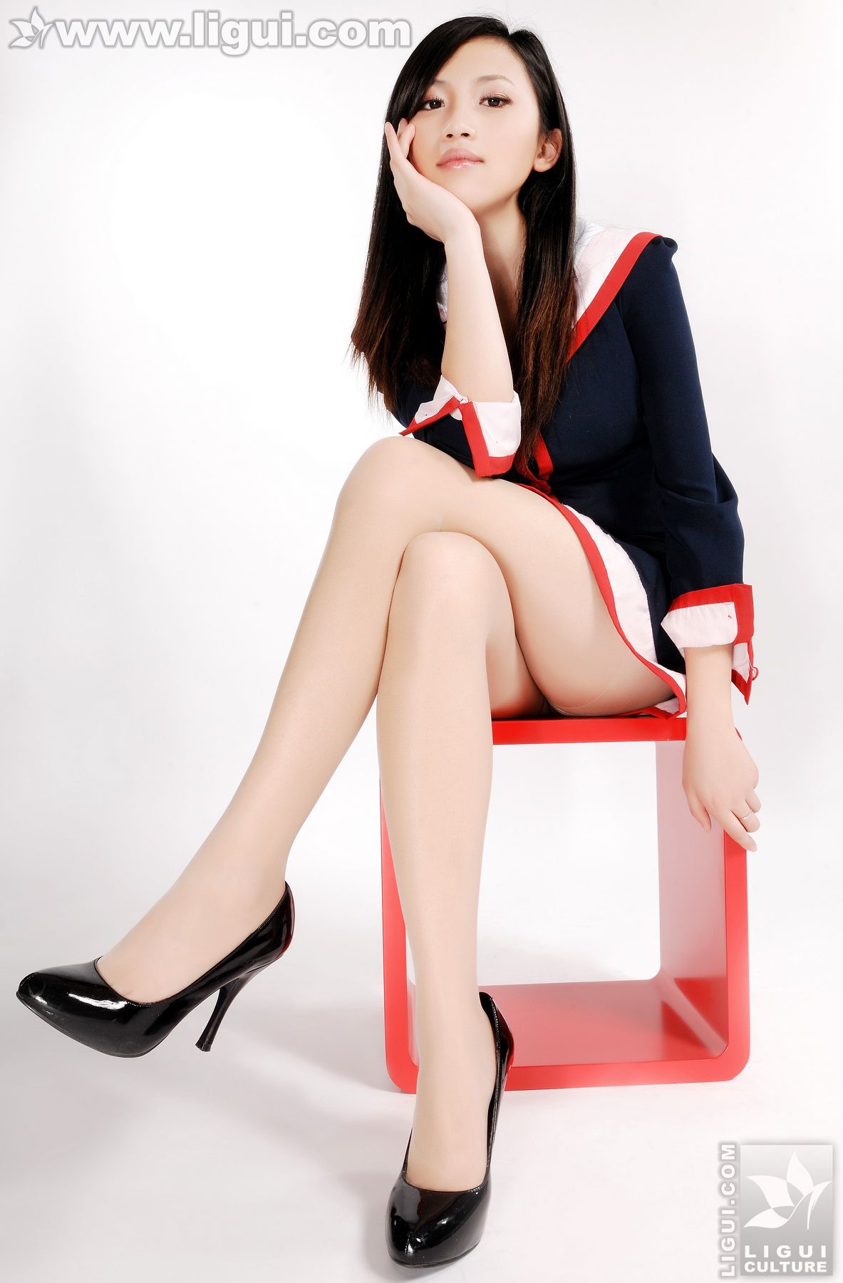 Model 左左《纯情极致的高跟风情》  美腿玉足写真图片-图14
