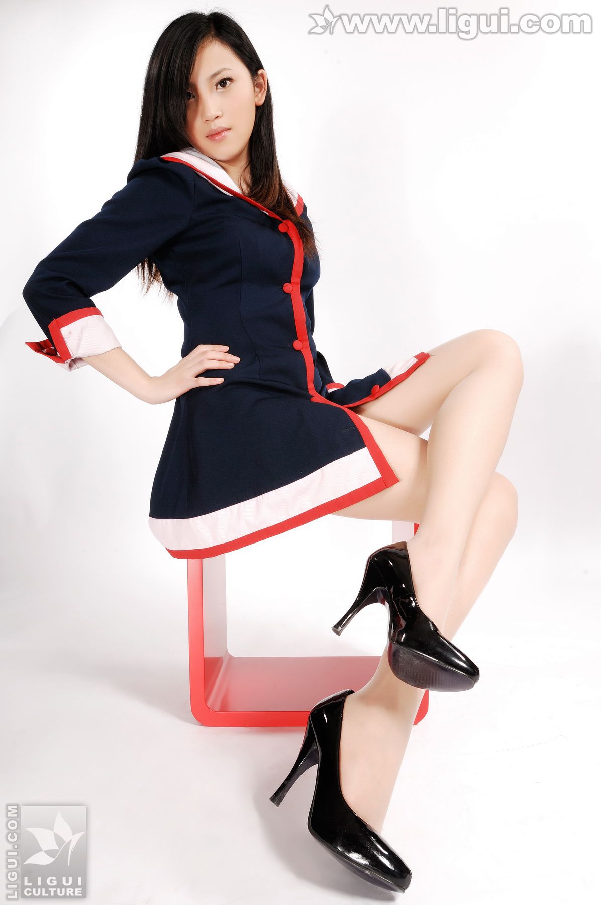 Model 左左《纯情极致的高跟风情》  美腿玉足写真图片-图16