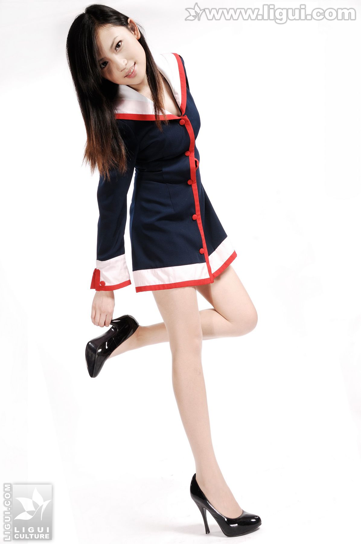 Model 左左《纯情极致的高跟风情》  美腿玉足写真图片-图3