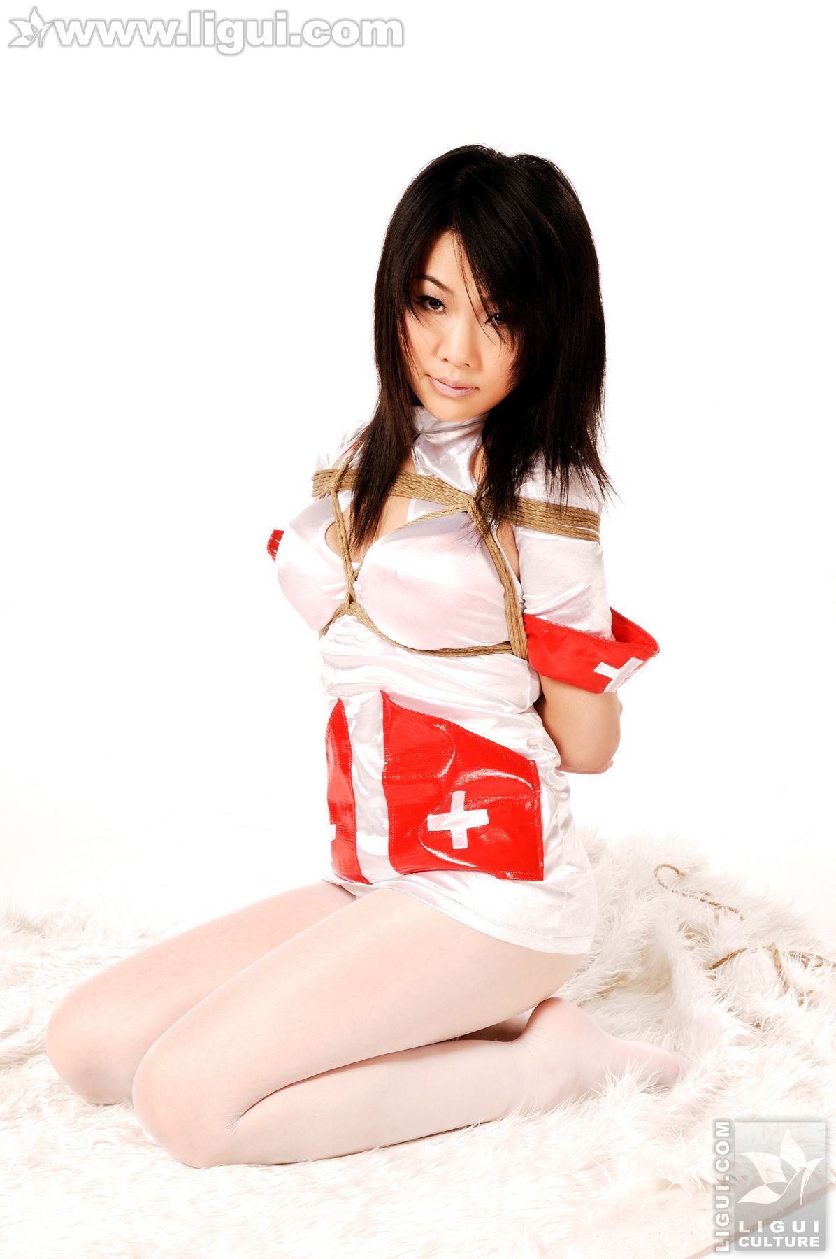 Model 文静《楚楚可怜的护士捆绑，》  美腿玉足写真图片-图6