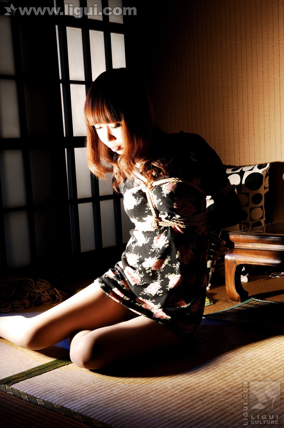 Model Vicky《日本风情之被捆绑的少女》  美腿玉足写真图片-图0