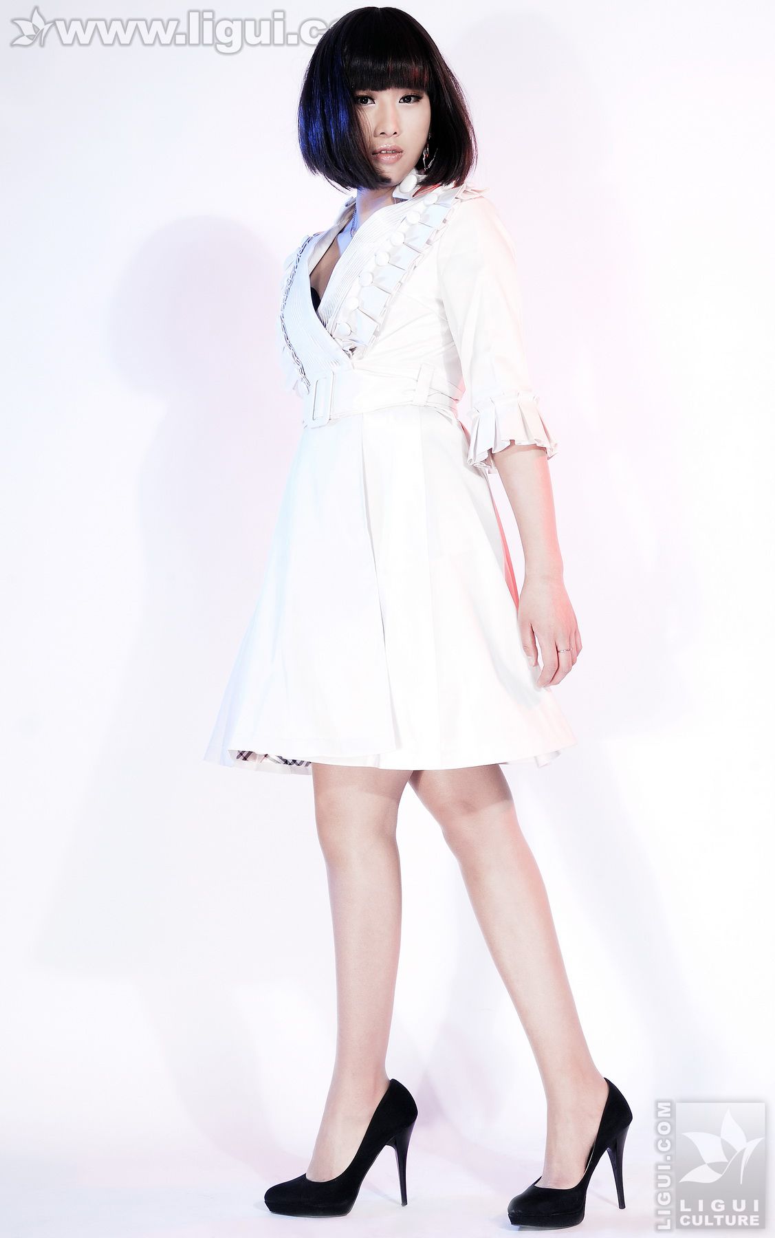 Model 思玉《天使般的纯情，风靡的高跟》  美腿玉足写真图片-图2