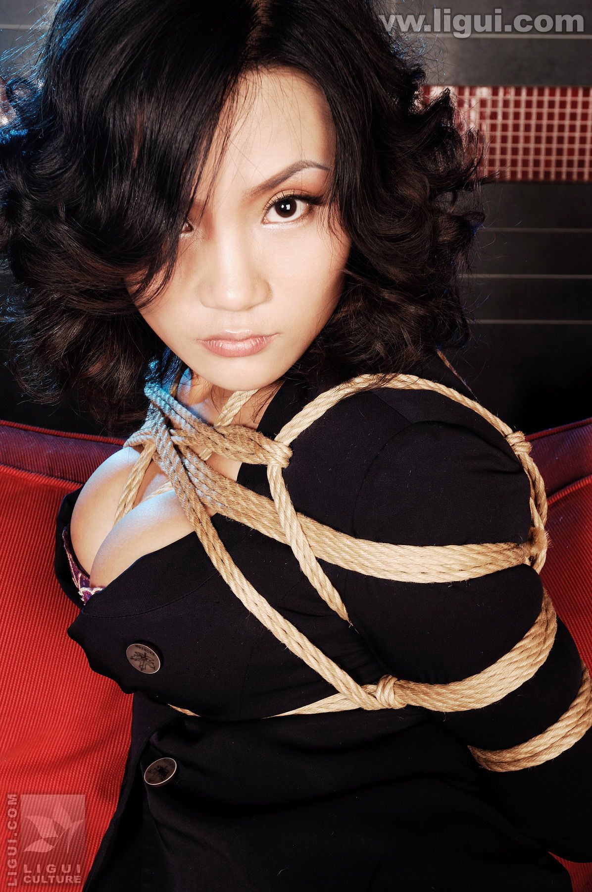 Model lucy《被捆绑的梦幻镜头》  美腿玉足写真图片-图2