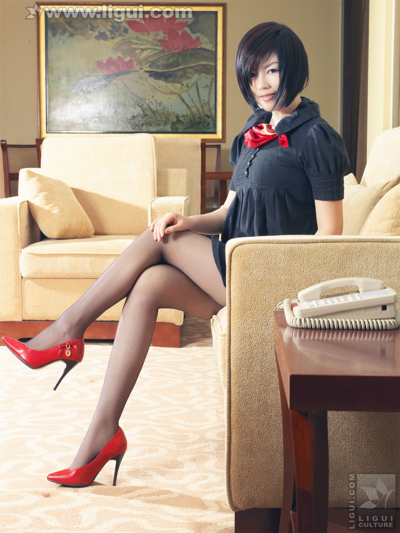 Model 慕子《经典家居中的丝袜演绎》  美腿玉足写真图片-图2