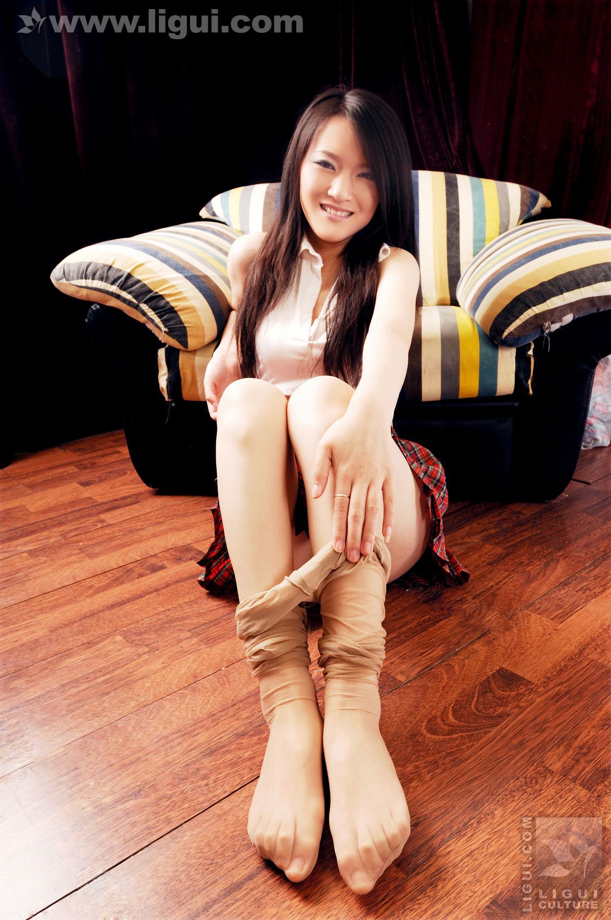Model 文婷《甜美可爱的肉丝袜高跟》  美腿玉足写真图片-图2
