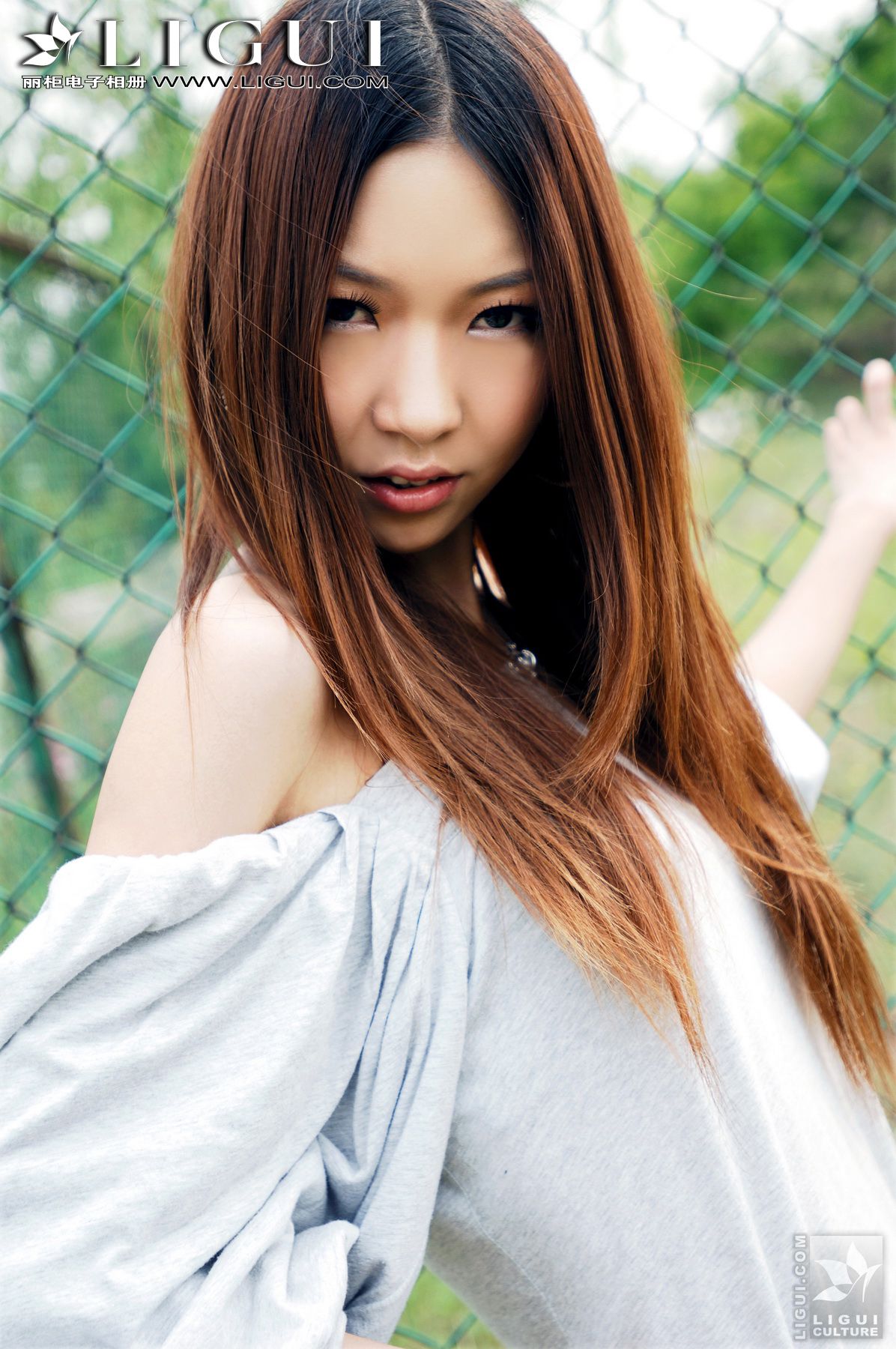 Model 文欣《美丽温玉河上》  美腿玉足写真图片-图20