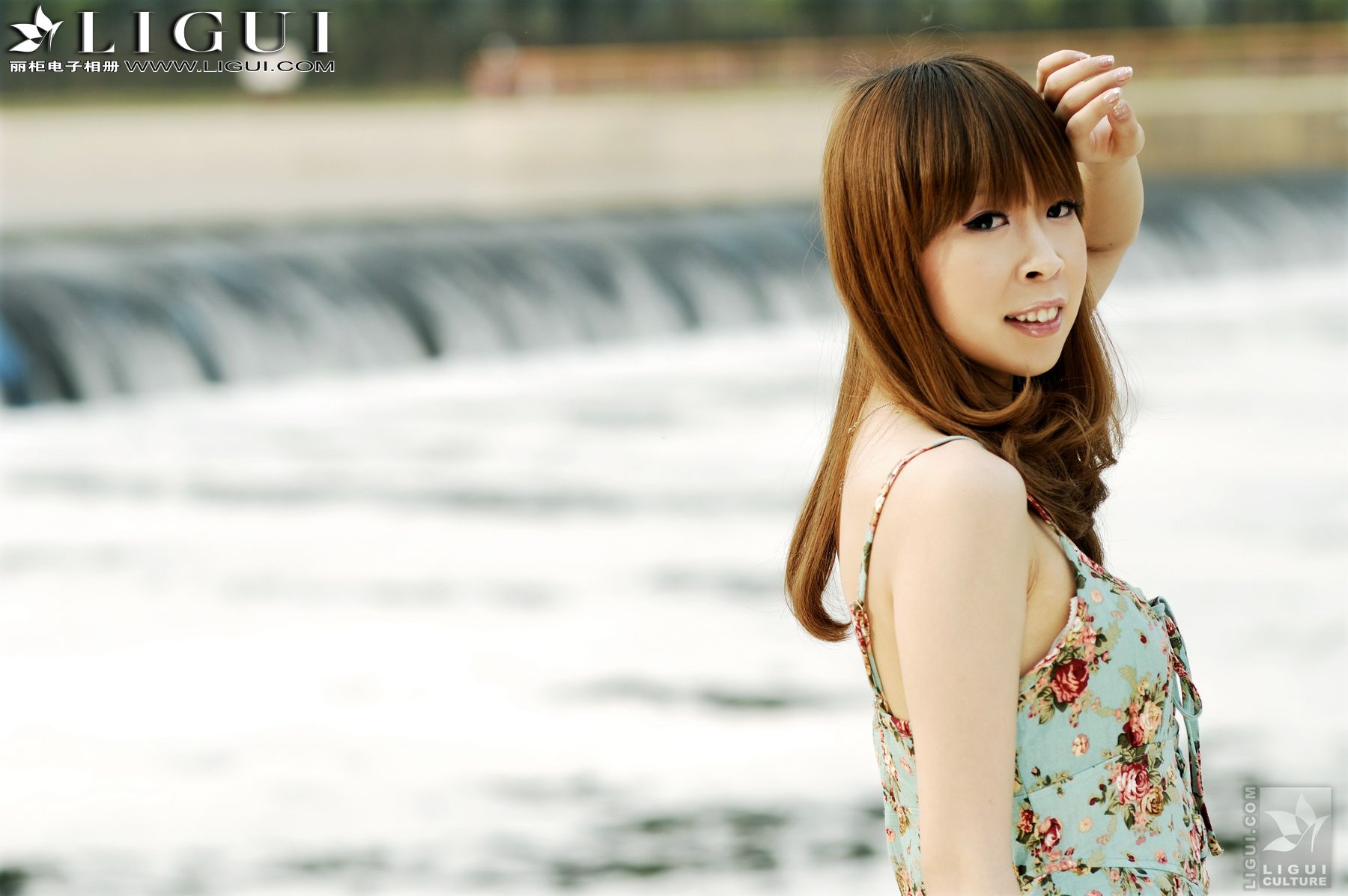 Model Vicky《唯美的外景表演》  美腿玉足写真图片-图2