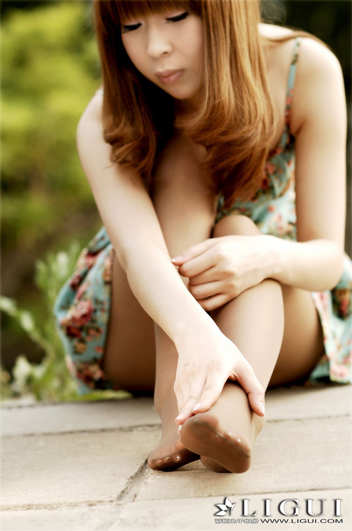 Model Vicky《唯美的外景表演》  美腿玉足写真图片-图3