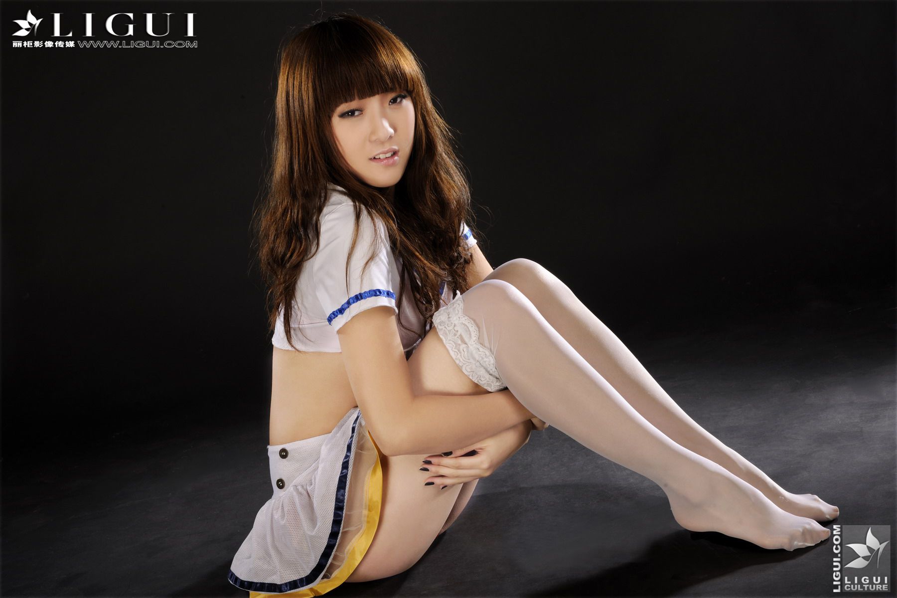 Model 桃子《白丝水手服》  美腿玉足写真图片-图17