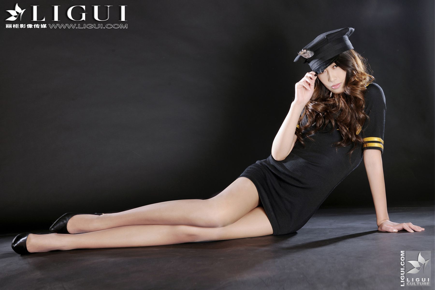 Model 思玉《俏丽女警》  美腿玉足写真图片-图9