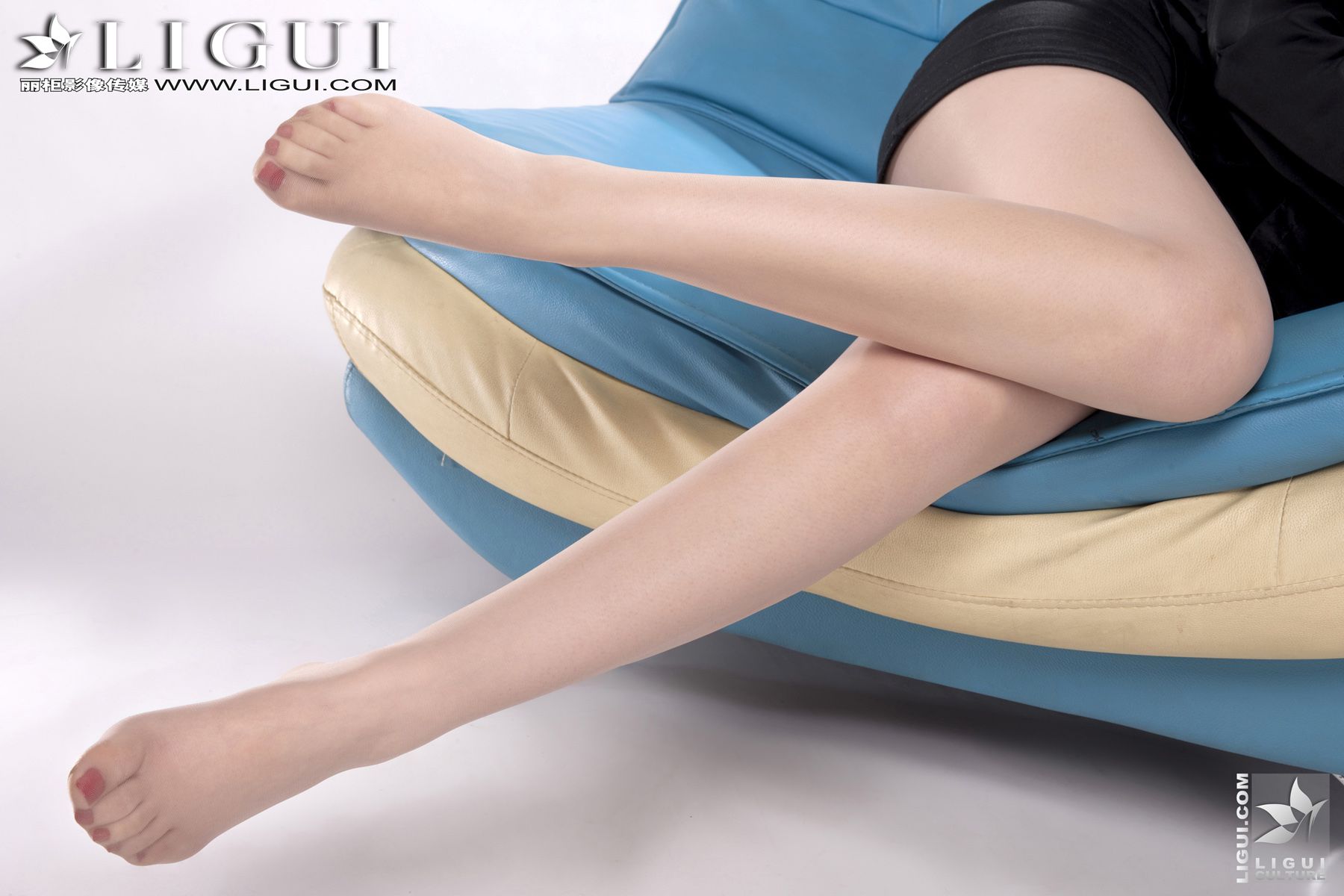 Model 乔萌《职业装肉丝高跟美足》  美腿玉足写真图片-图29