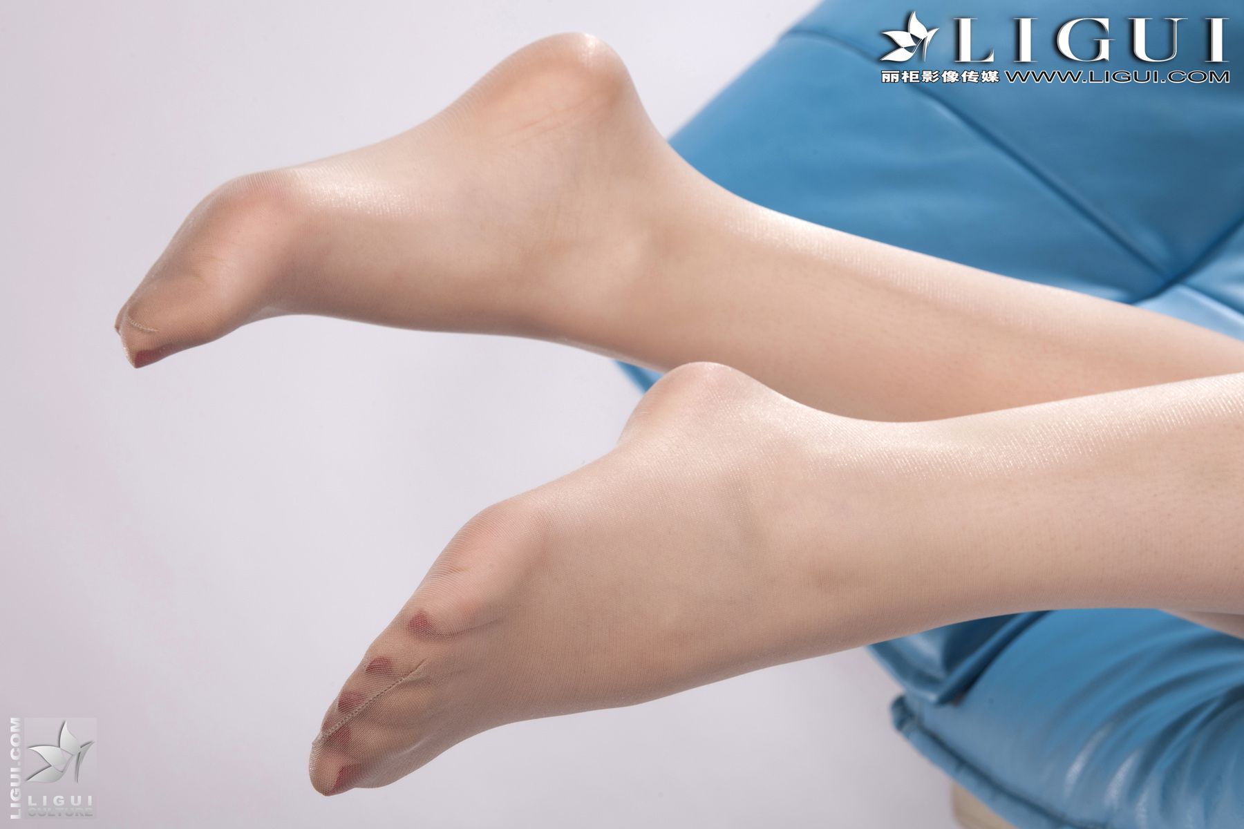 Model 乔萌《职业装肉丝高跟美足》  美腿玉足写真图片-图55