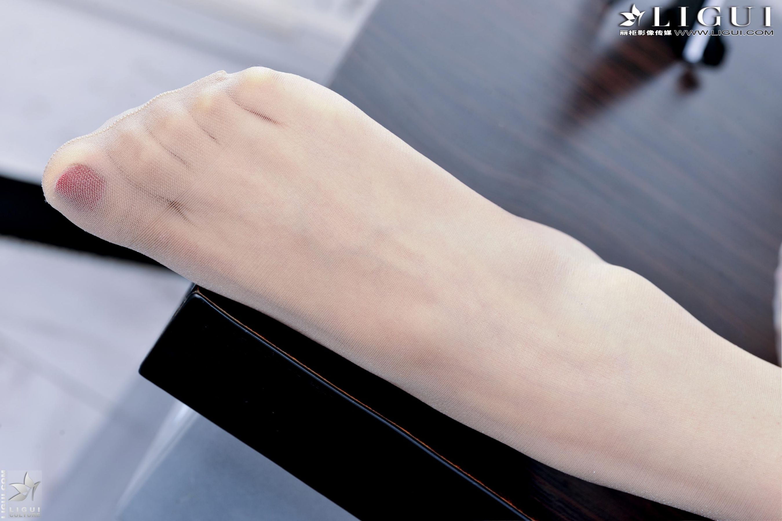 Model 可馨《办公室肉丝袜诱惑》 美腿玉足写真图片-图43