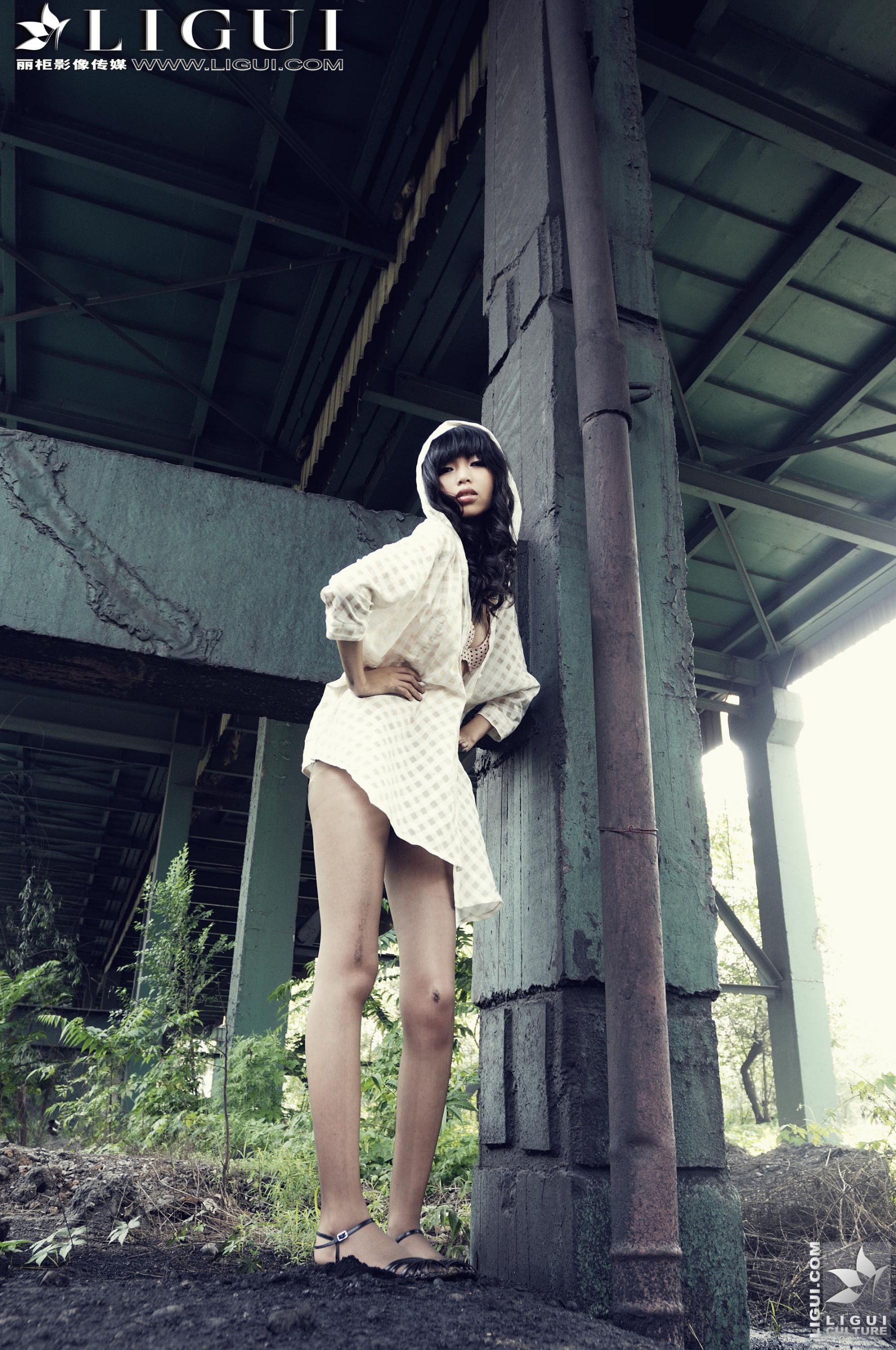 Model 孟露《黑丝高跟外拍》  美腿玉足写真图片-图13