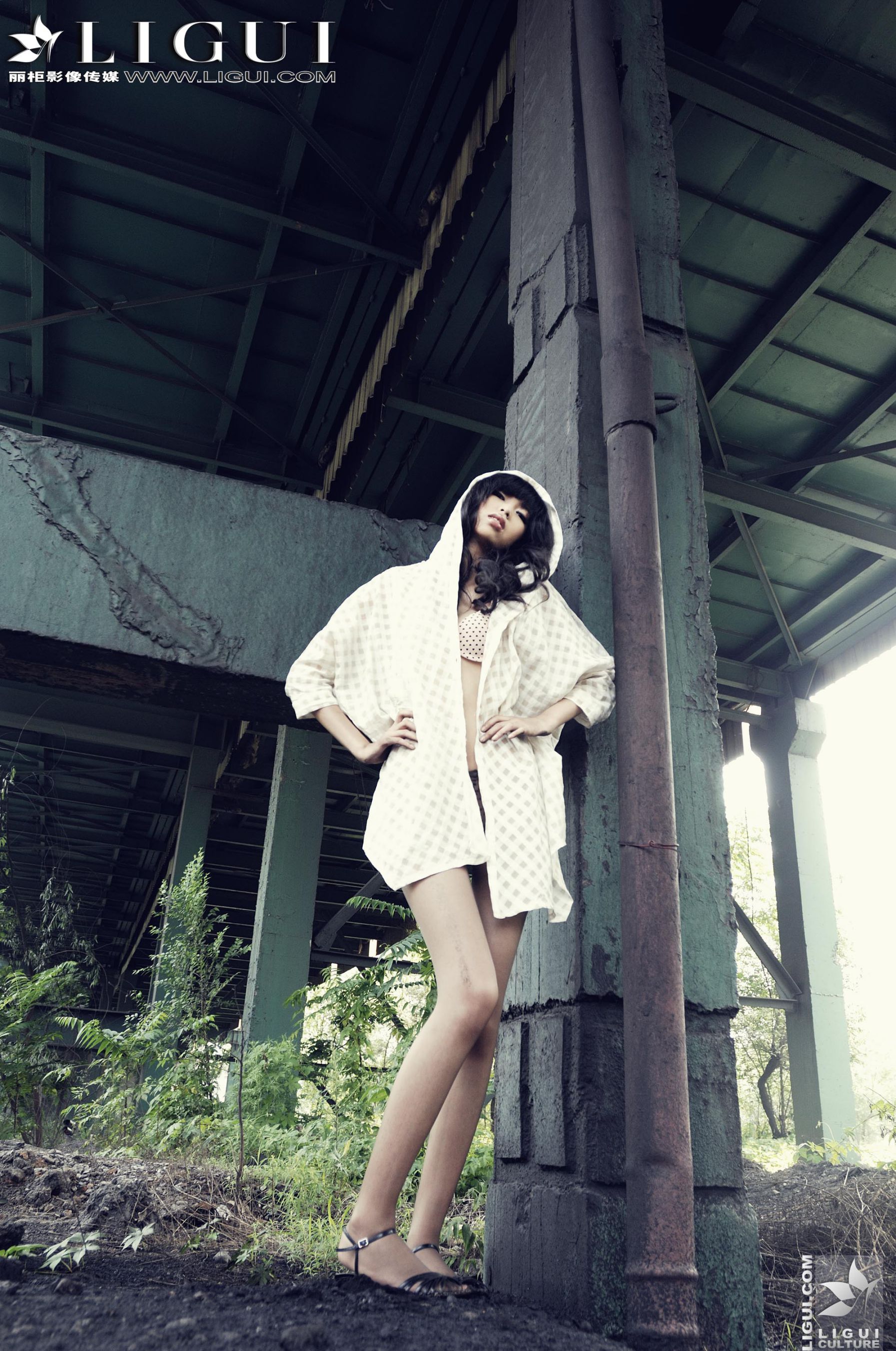 Model 孟露《黑丝高跟外拍》  美腿玉足写真图片-图14