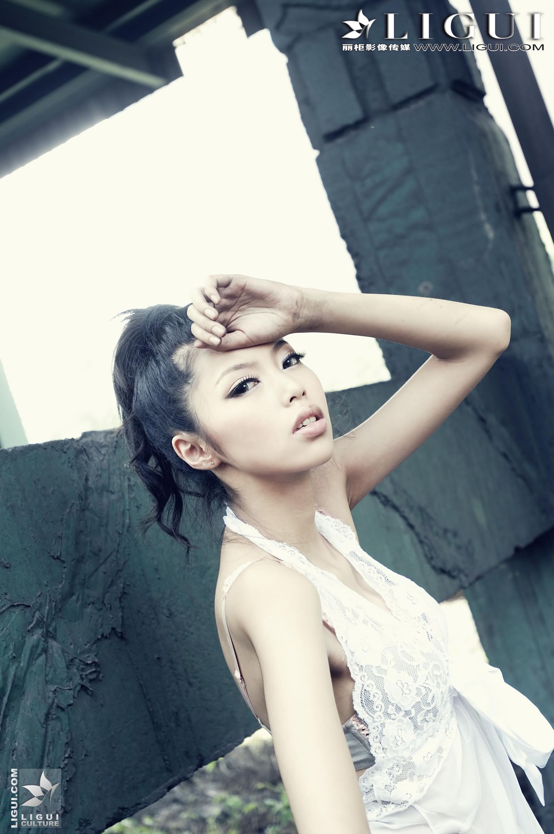 Model 孟露《黑丝高跟外拍》  美腿玉足写真图片-图18