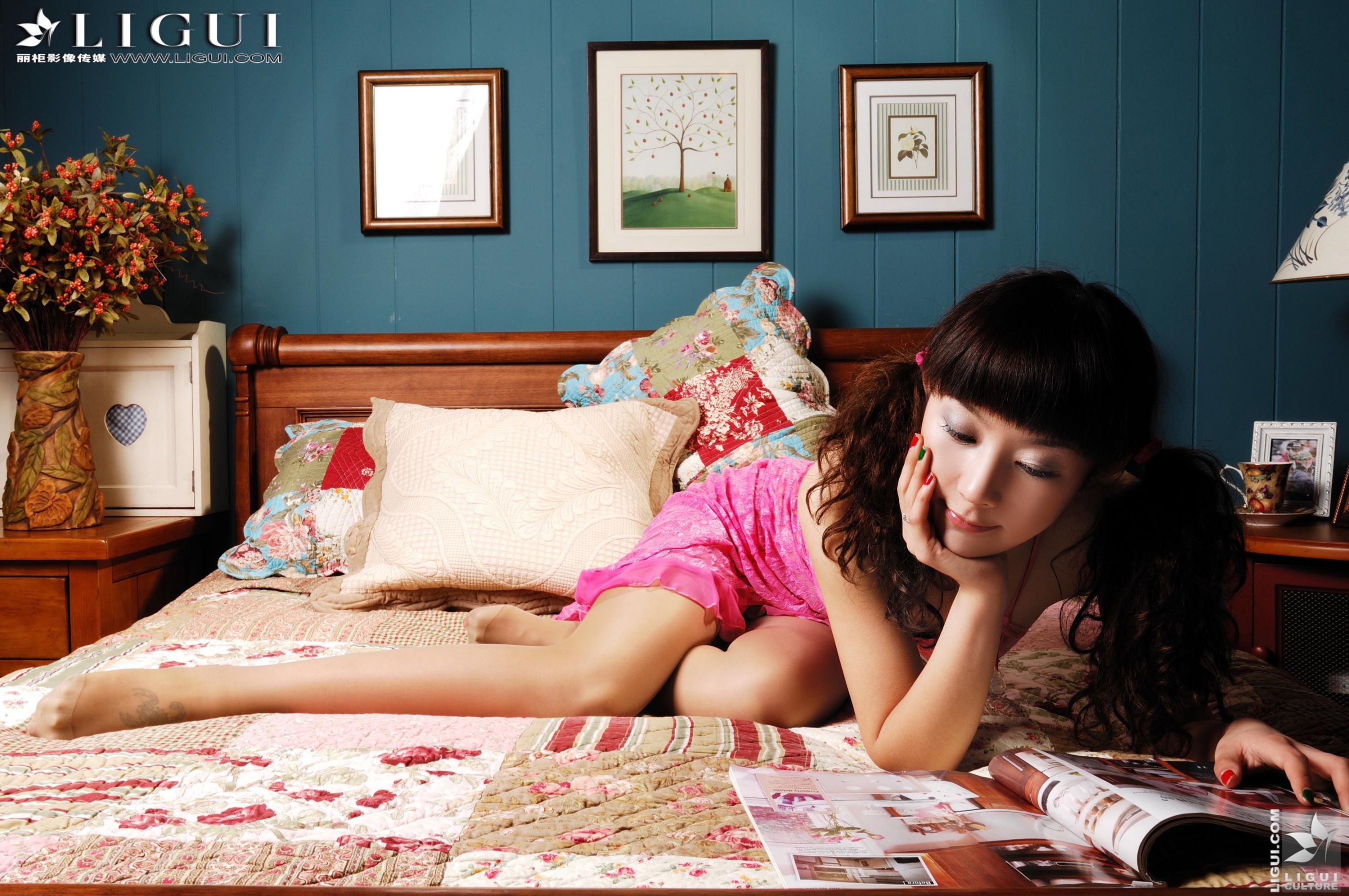 Model 咪惠美《蕾丝睡衣少女》  美腿玉足写真图片-图12
