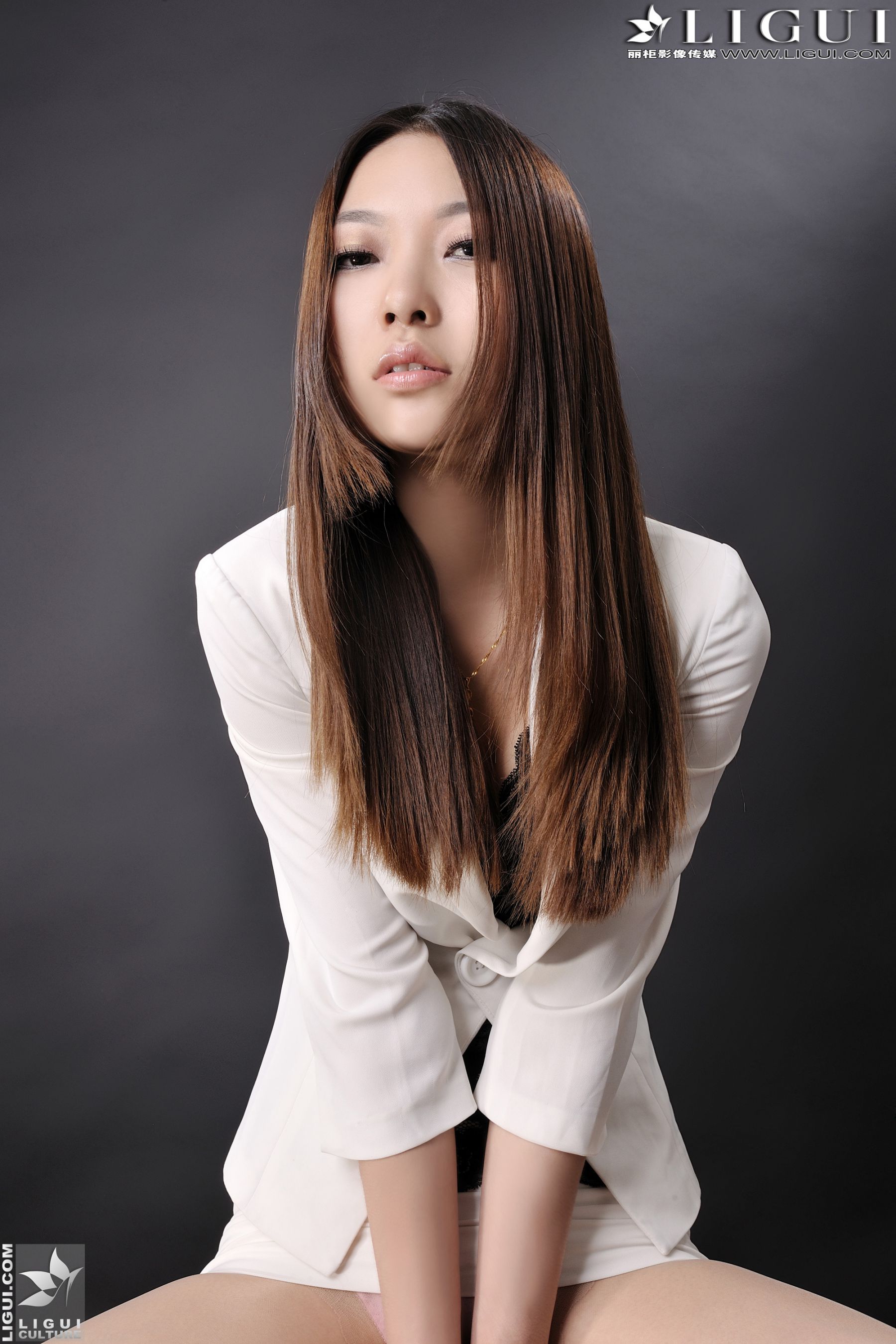 Model 文欣《OL职业装》上下全集 美腿玉足写真图片-图36