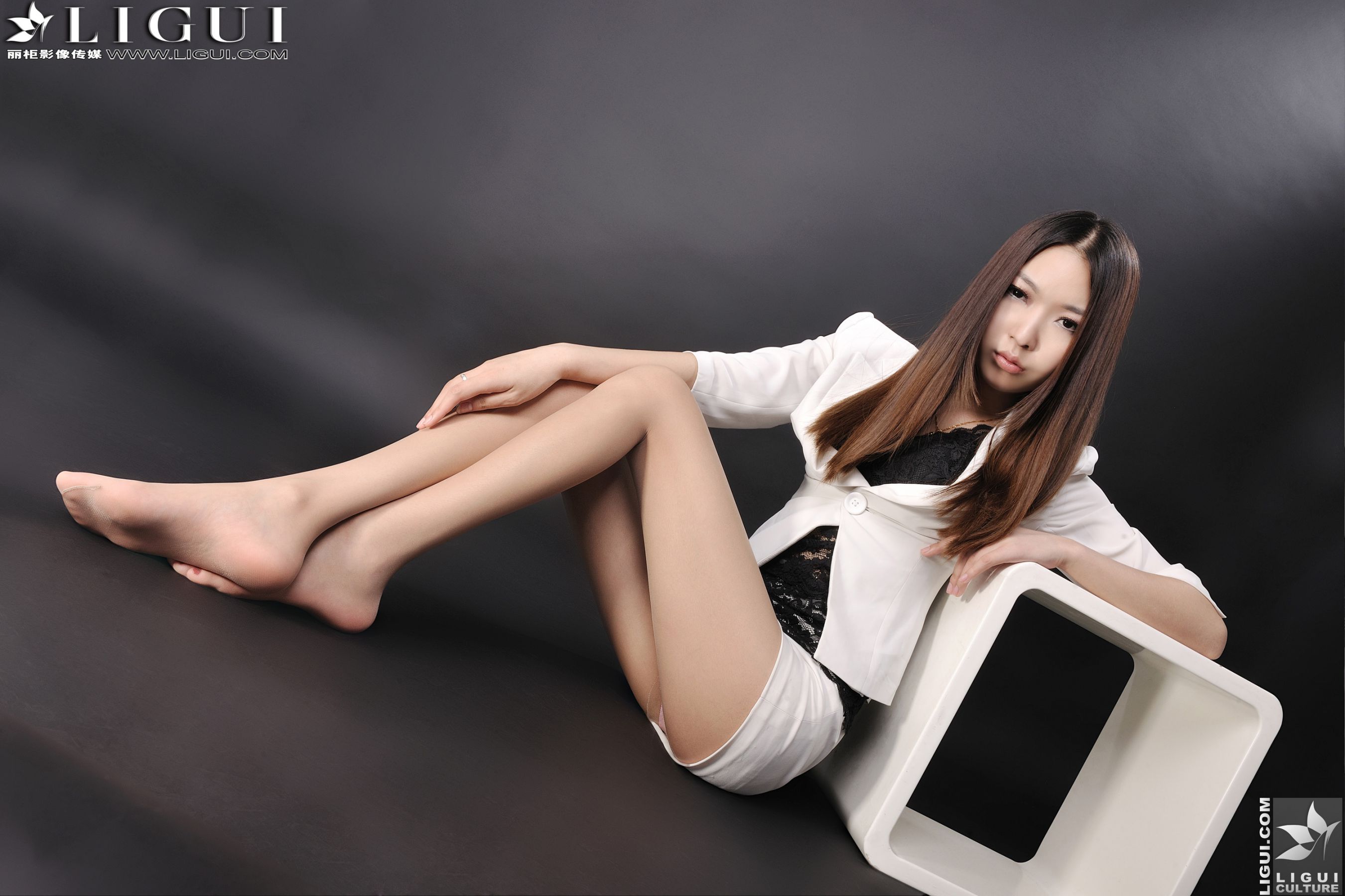 Model 文欣《OL职业装》上下全集 美腿玉足写真图片-图42