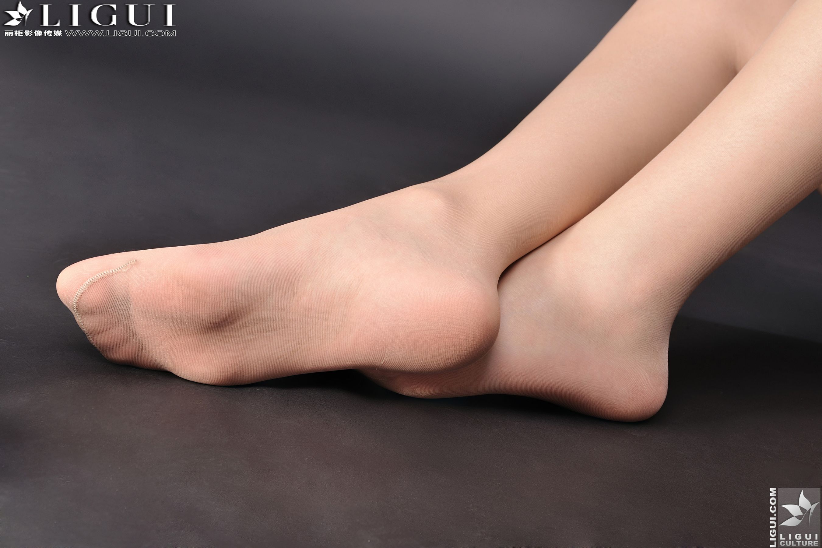 Model 文欣《OL职业装》上下全集 美腿玉足写真图片-图44