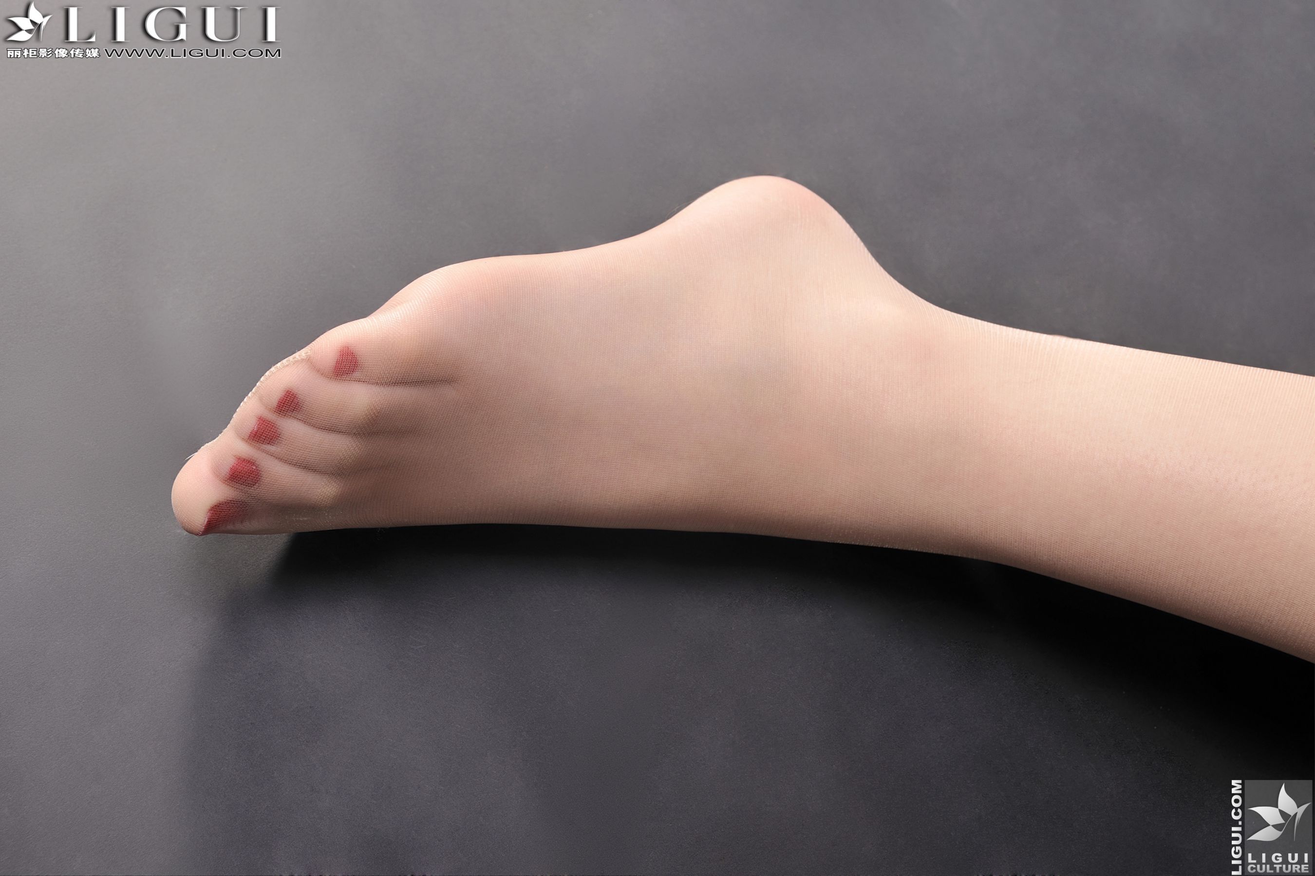 Model 文欣《OL职业装》上下全集 美腿玉足写真图片-图47