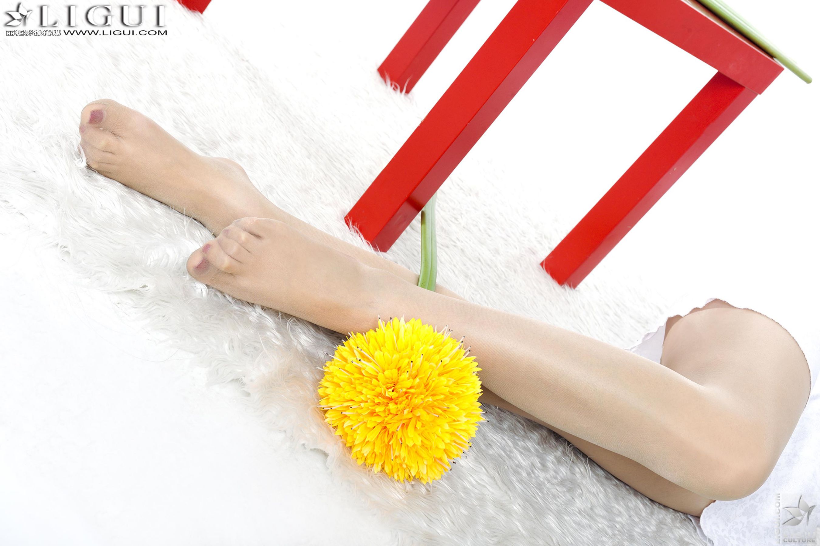 Model 文静《唯美睡衣美足》上下全集  美腿玉足写真图片-图22