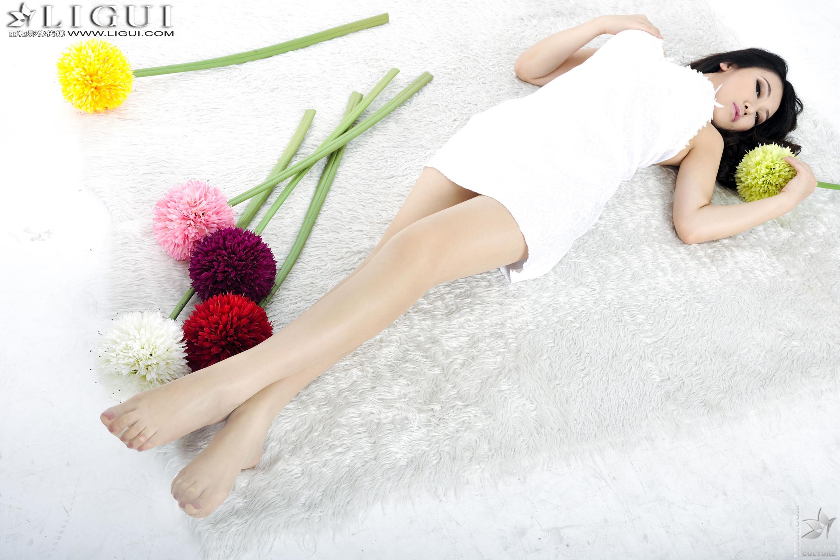 Model 文静《唯美睡衣美足》上下全集  美腿玉足写真图片-图51