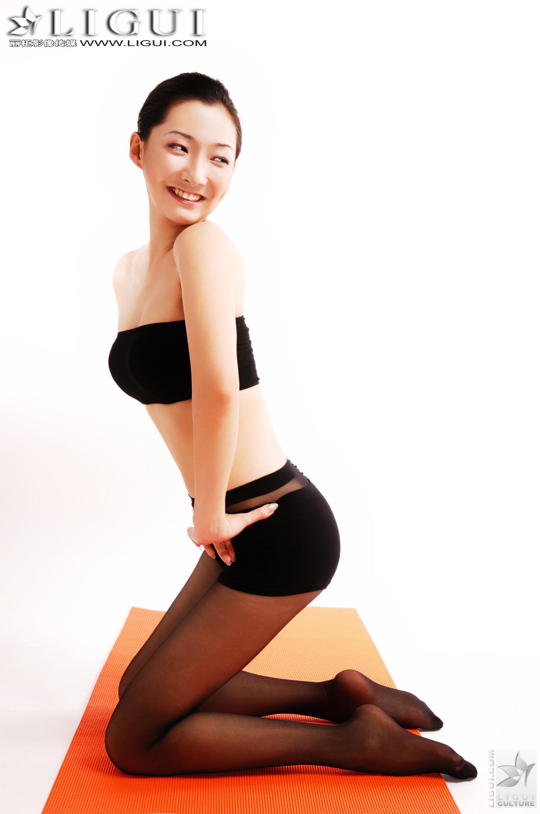 Model Kelly《瑜伽美女》  美腿丝足写真图片-图35