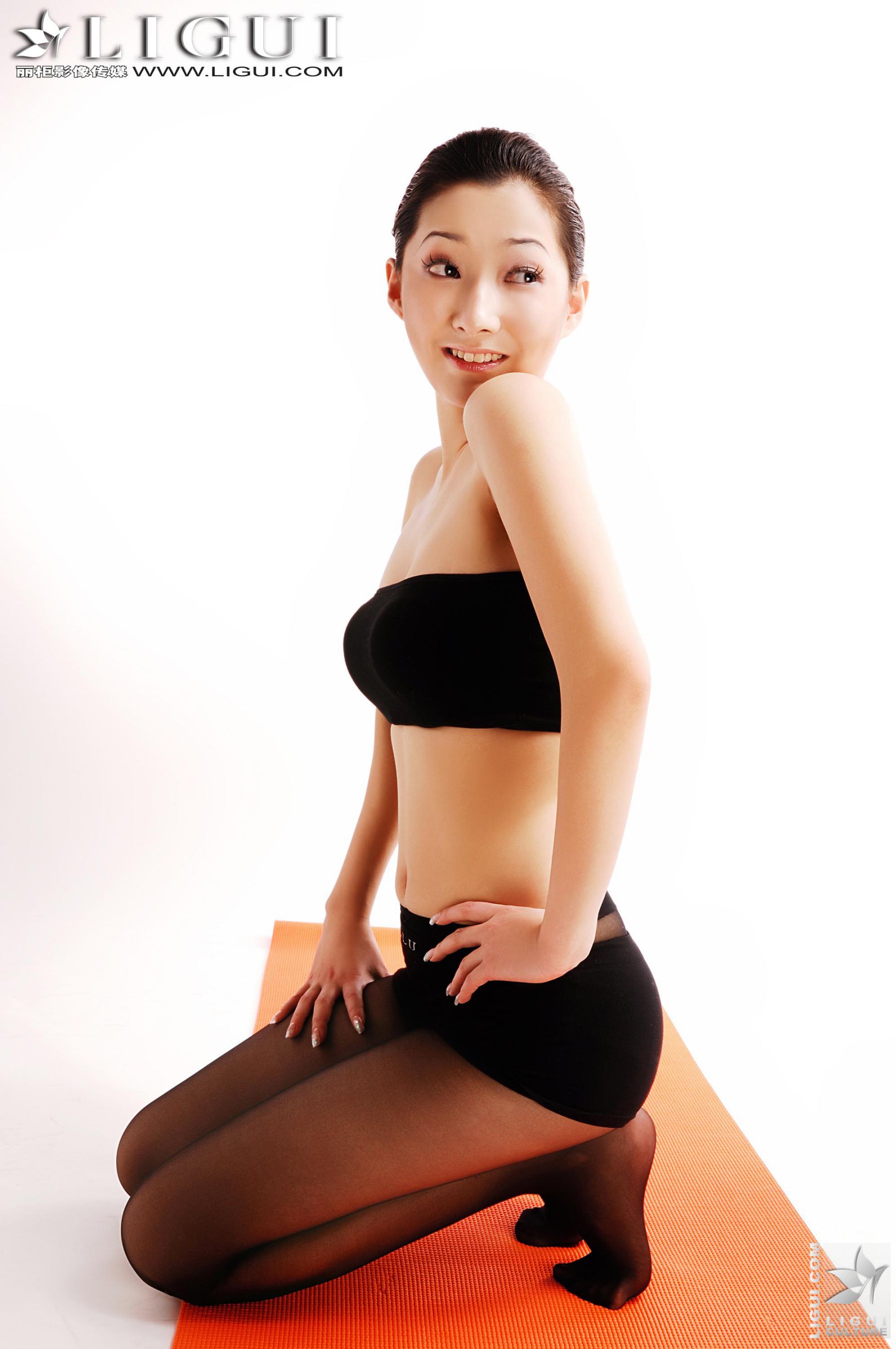 Model Kelly《瑜伽美女》  美腿丝足写真图片-图39