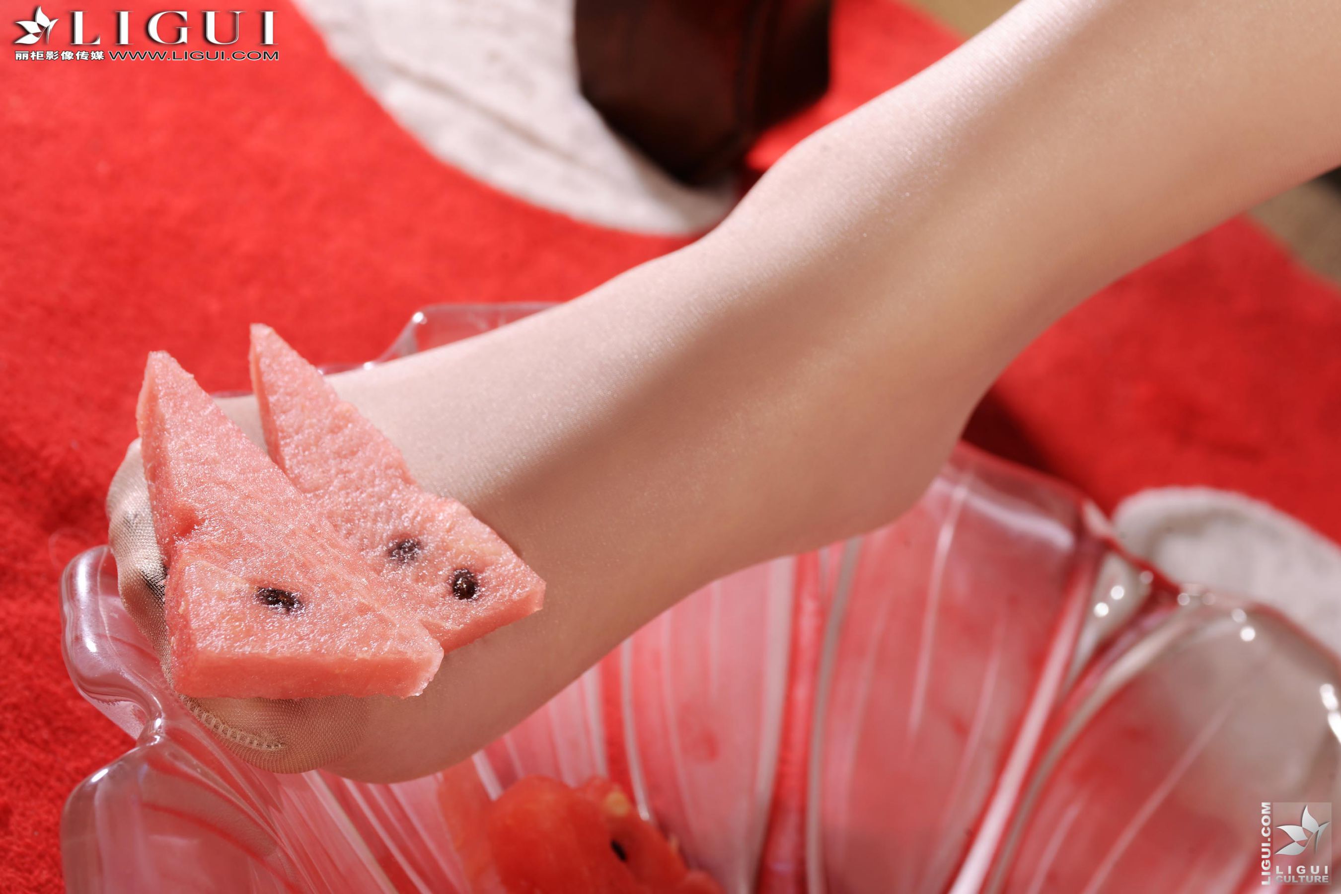 Model 英子《睡衣美女水果丝足》  美腿玉足写真图片-图16