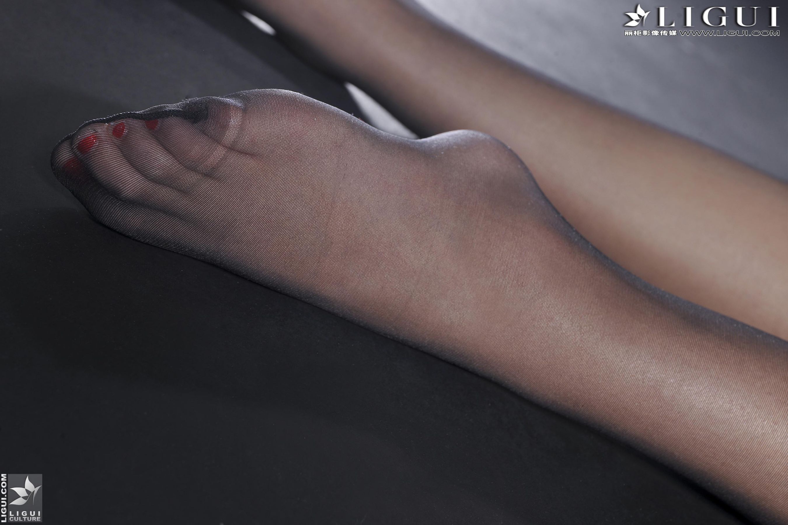 Model Amily《黑丝高跟女郎》上下全集  美腿丝足写真图片-图44
