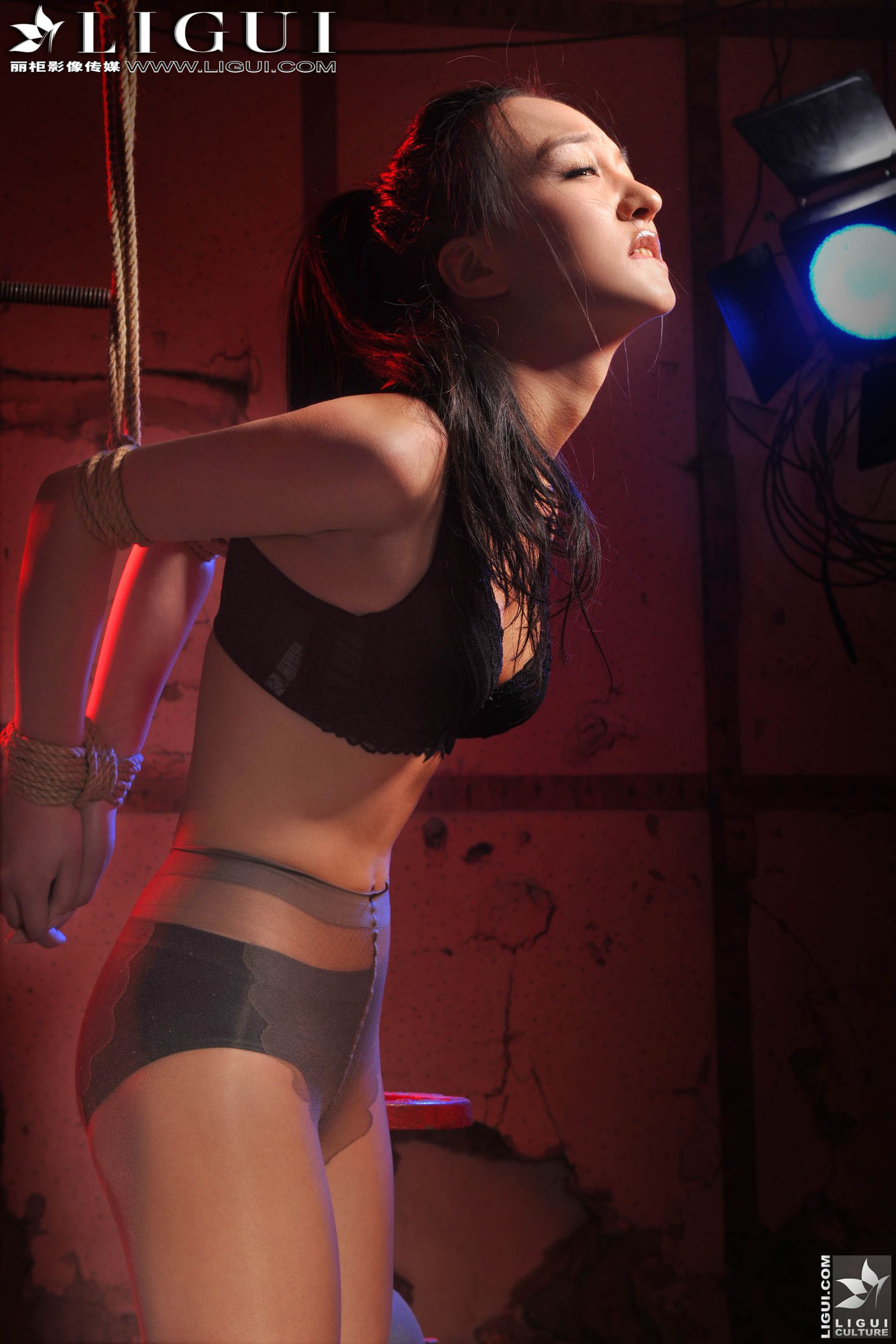 Model Amily《肉丝袜高跟美足捆绑绳艺》上中下全集  美腿丝足写真图片-图36