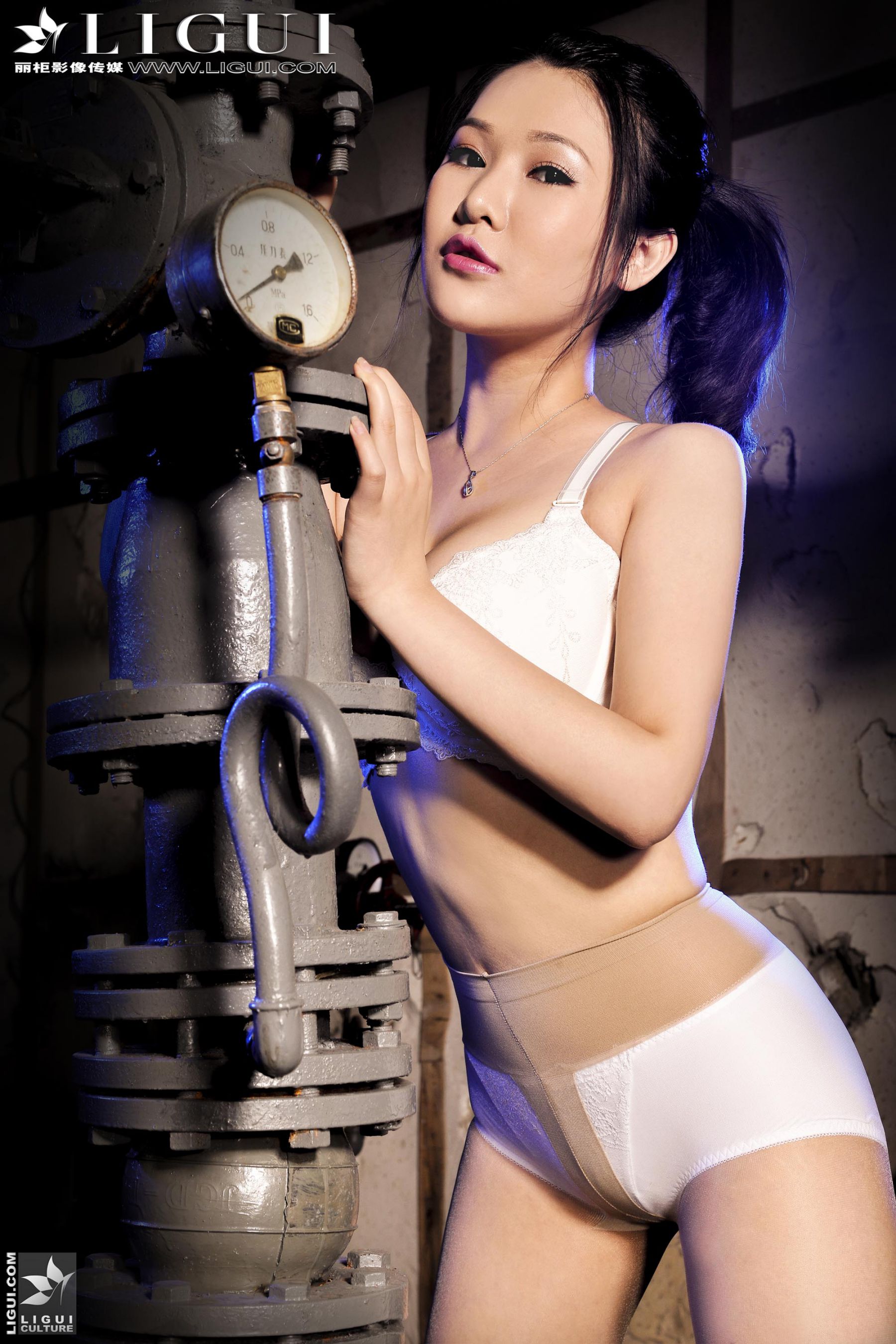 Model 文静《睡衣+肉丝袜高跟》 美腿丝足写真图片-图17
