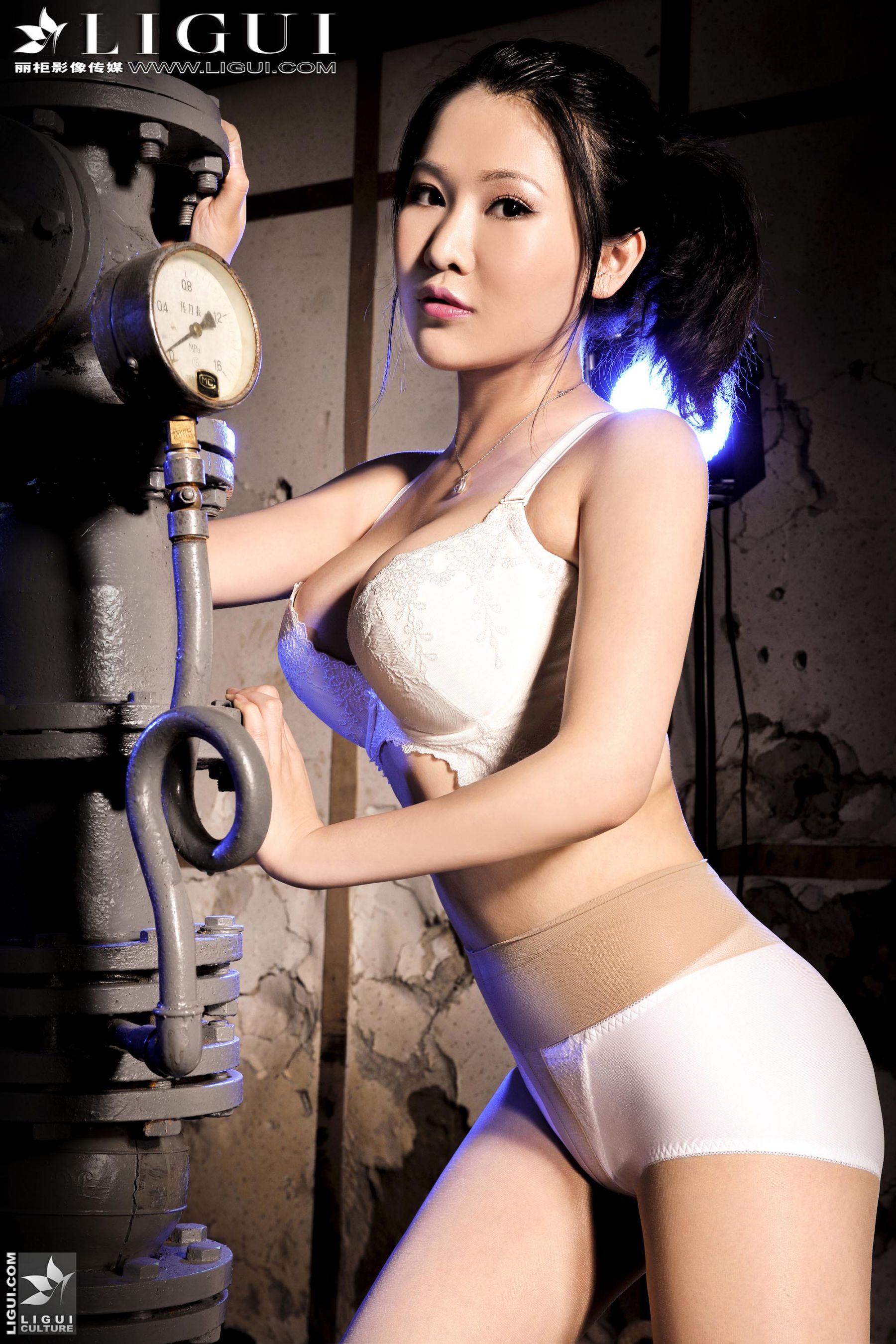 Model 文静《睡衣+肉丝袜高跟》 美腿丝足写真图片-图21