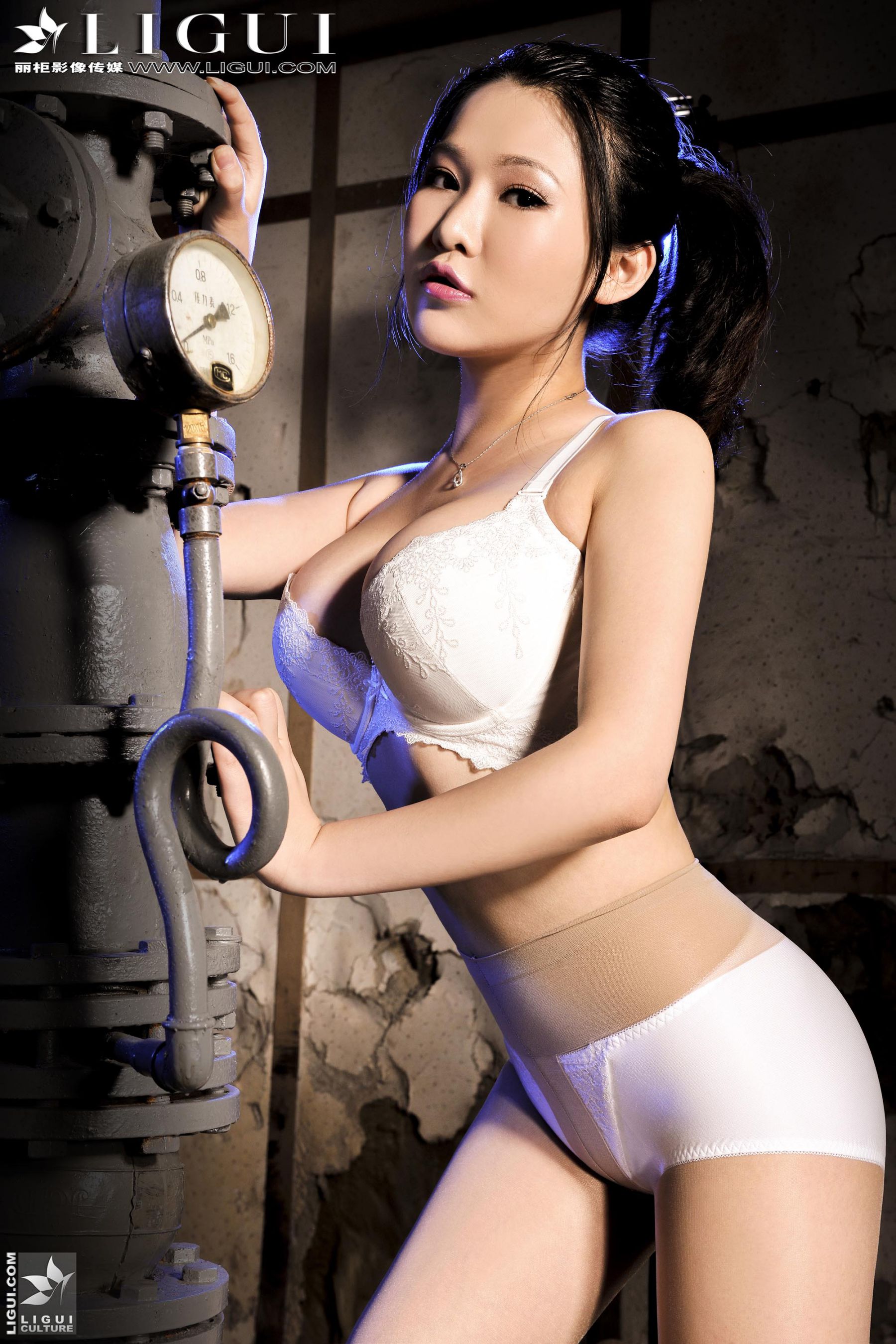 Model 文静《睡衣+肉丝袜高跟》 美腿丝足写真图片-图22