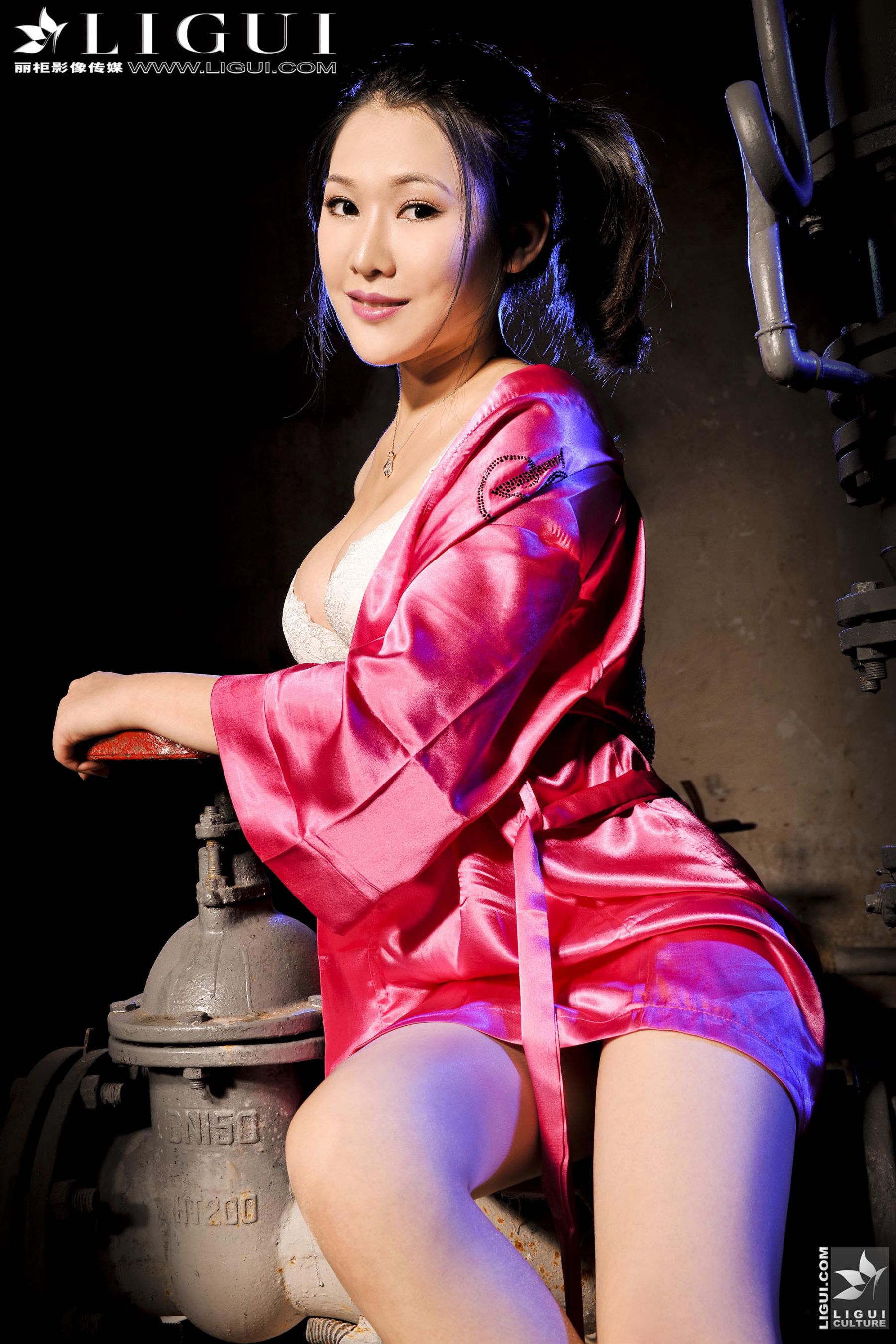 Model 文静《睡衣+肉丝袜高跟》 美腿丝足写真图片-图4
