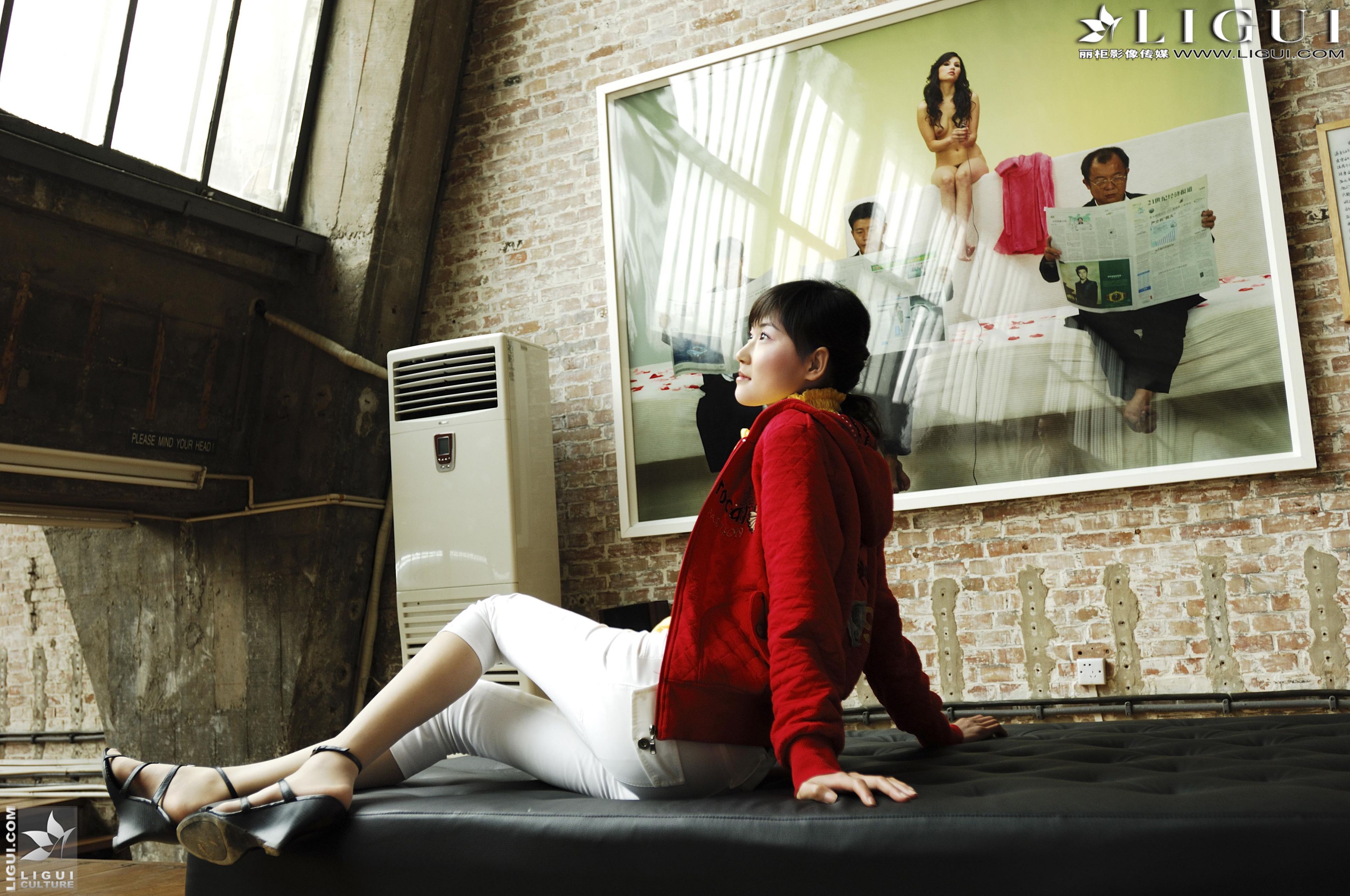 Model 婷婷《街拍高跟系列》美腿丝足写真图片-图7