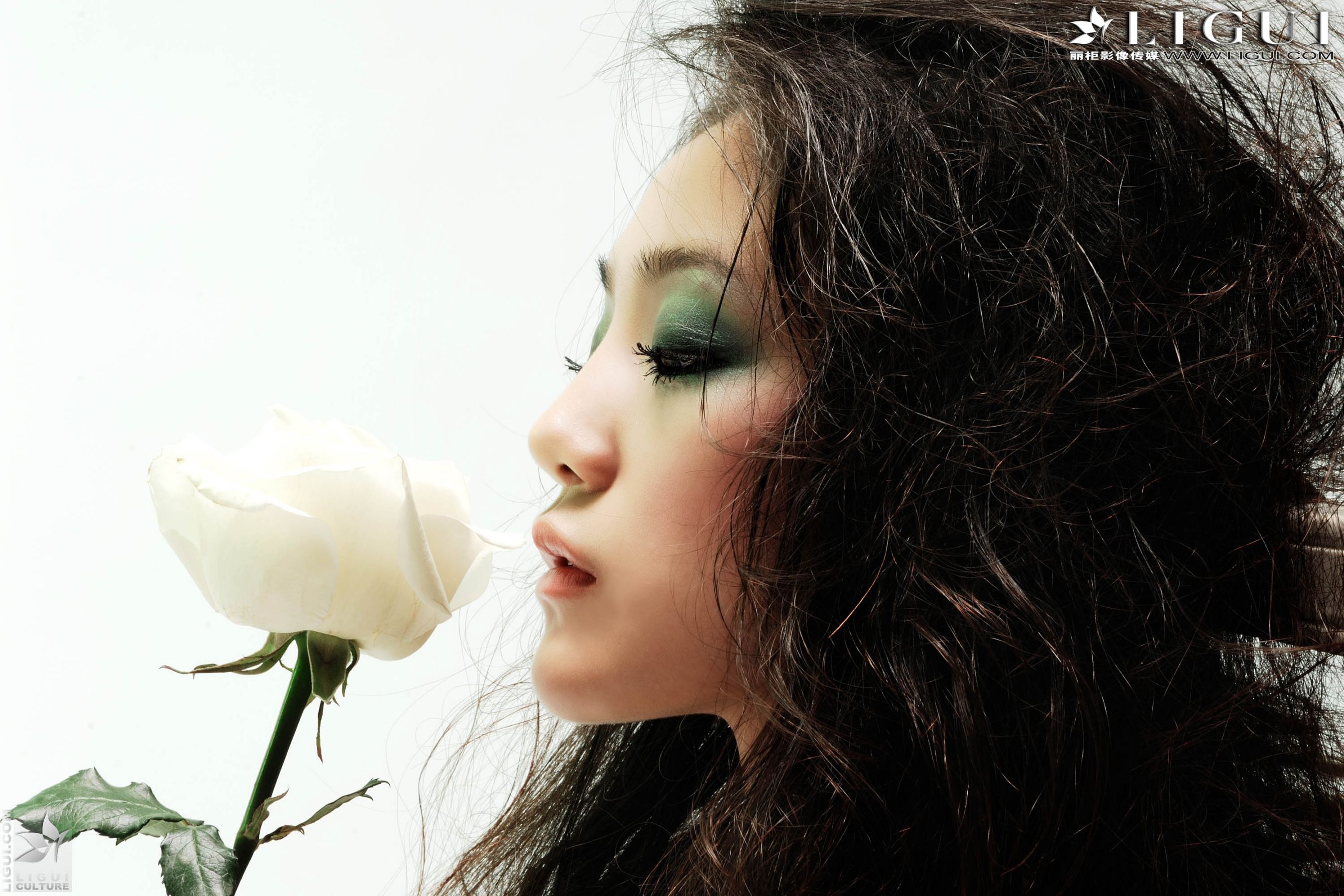 Model 张静研《时尚美足》美腿丝足写真图片-图3